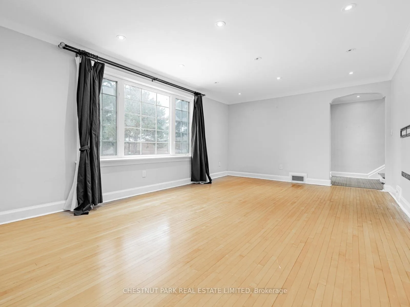 Photo 10 of 263 Old Forest Hill Road, Toronto, Forest Hill North — HOMEH