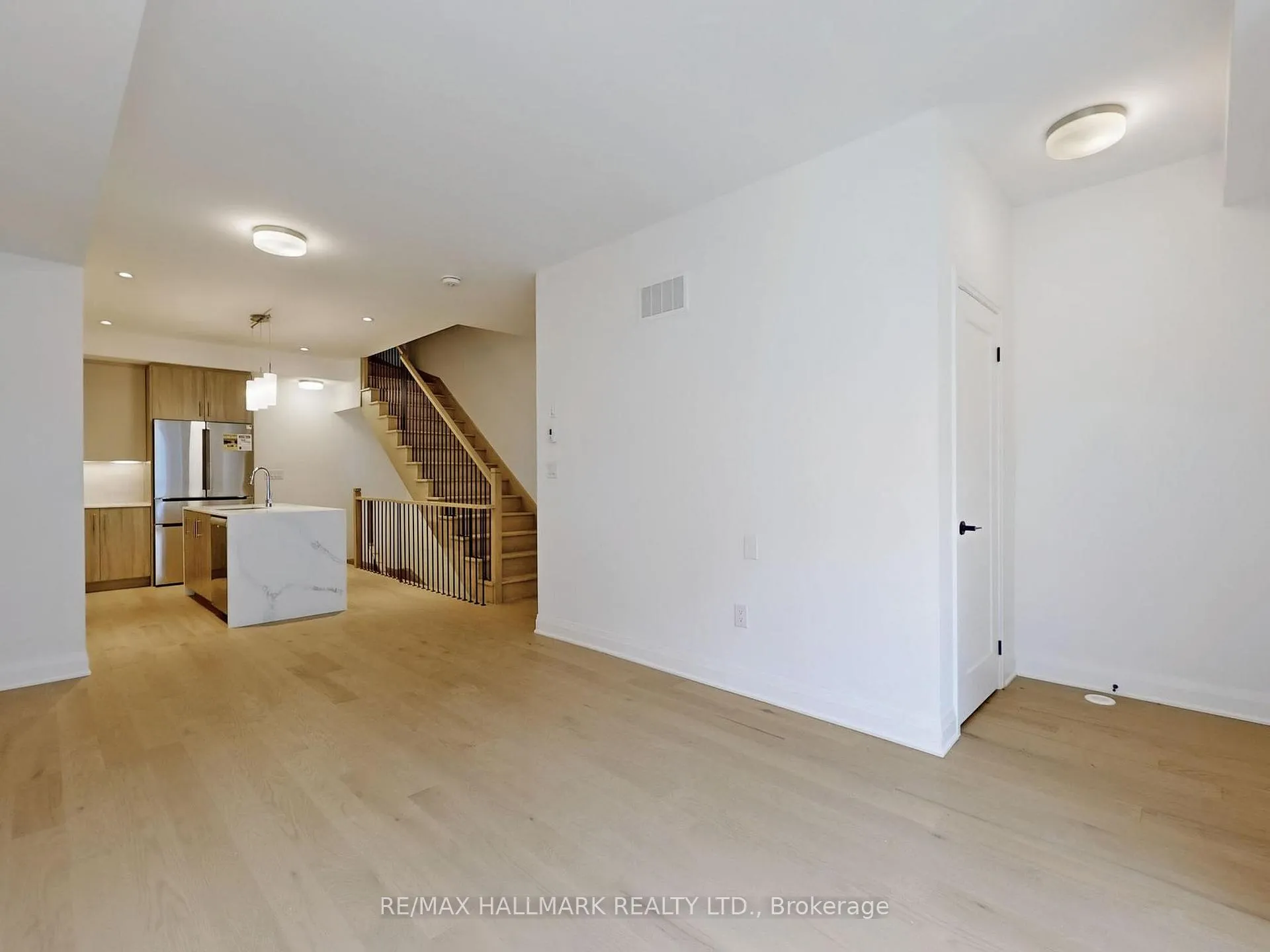 Photo 4 of 94 Alton Crescent, Vaughan, Uplands — HOMEH