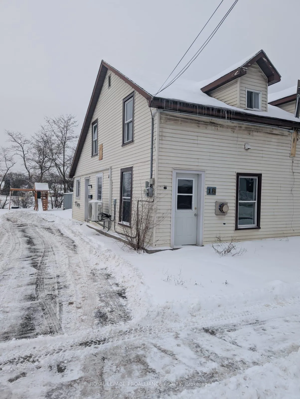Photo 2 of 18 Jones Street, Belleville, Belleville Ward — HOMEH