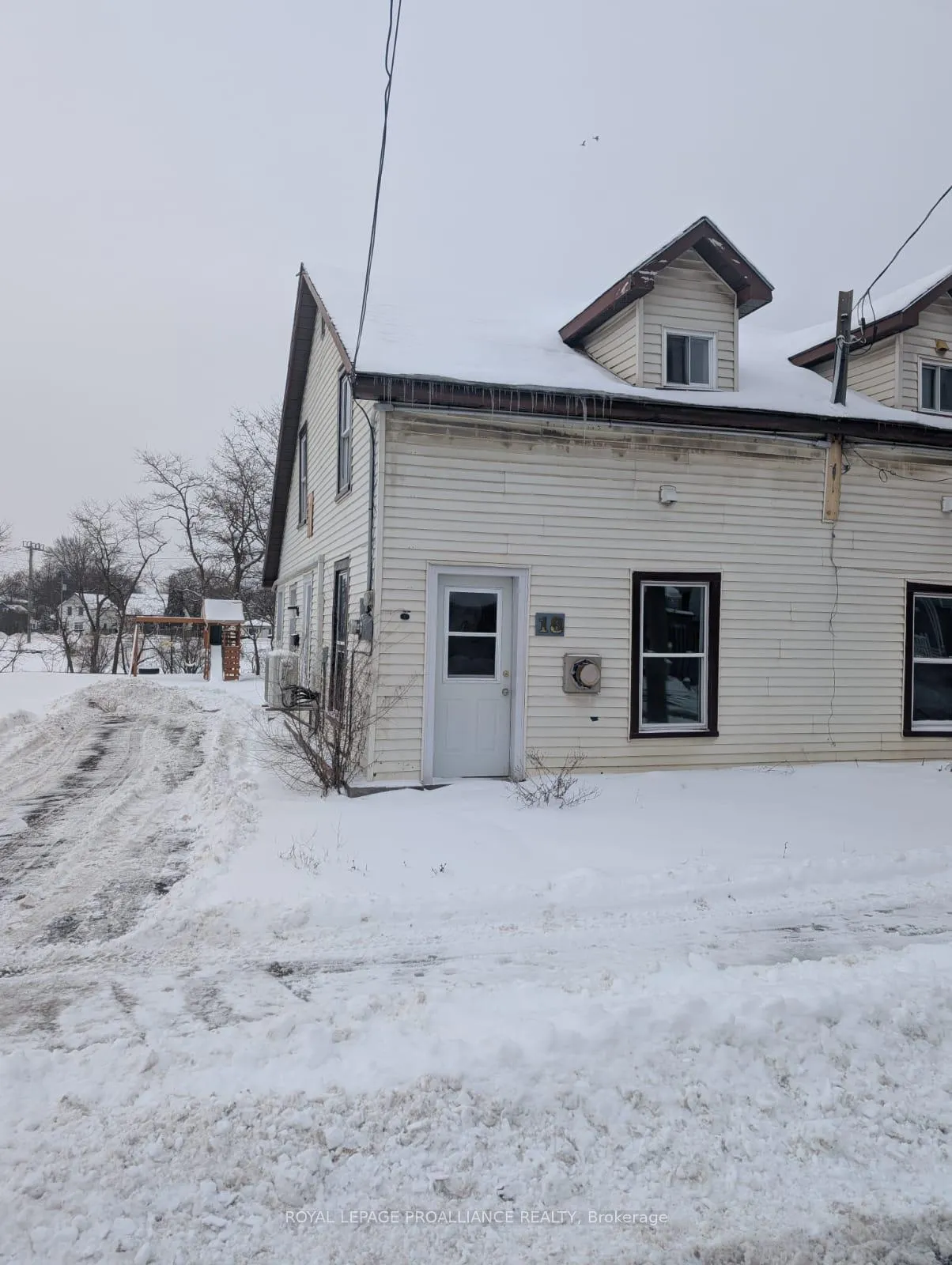 Photo 3 of 18 Jones Street, Belleville, Belleville Ward — HOMEH