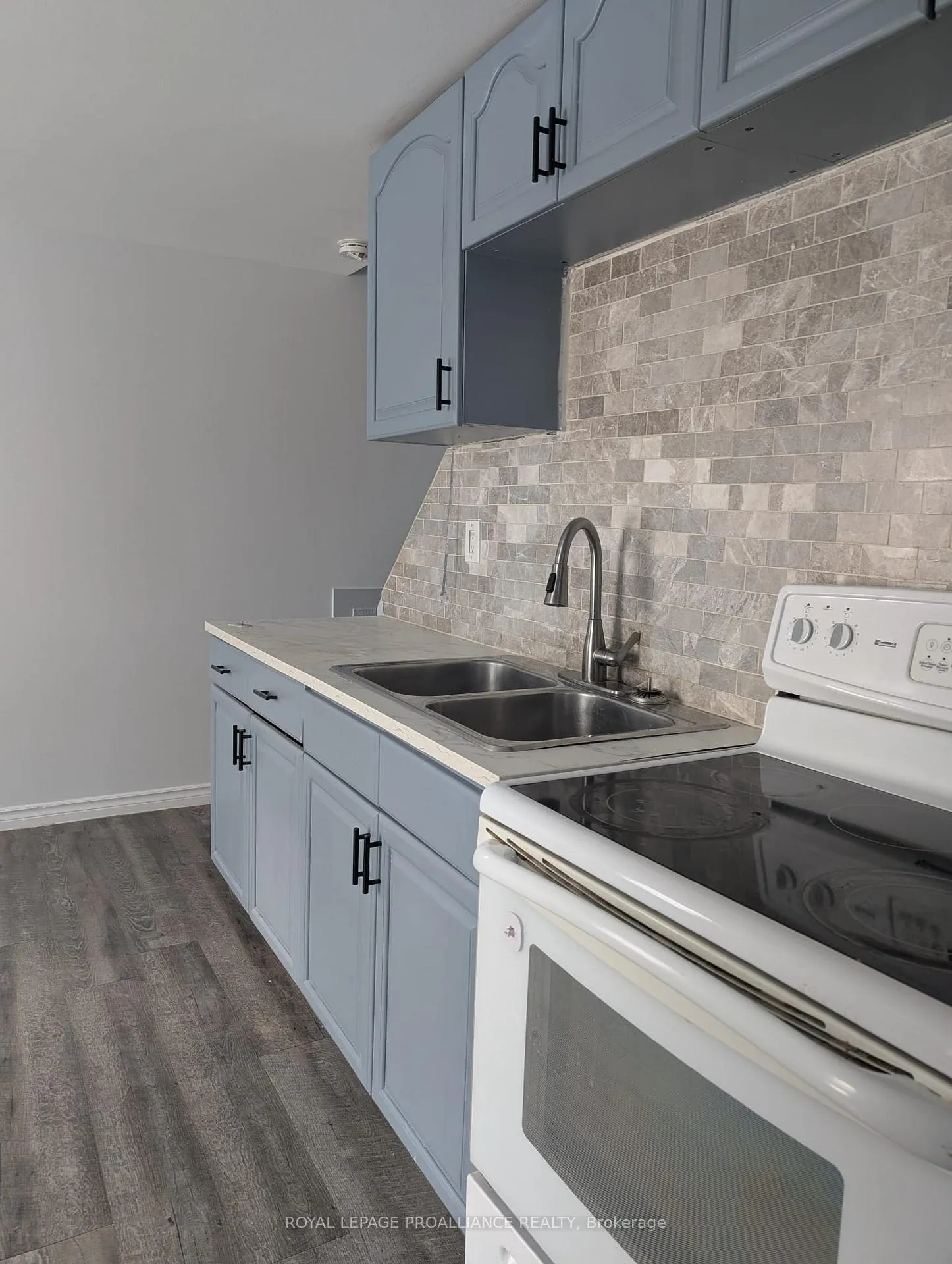 Photo 11 of 18 Jones Street, Belleville, Belleville Ward — HOMEH