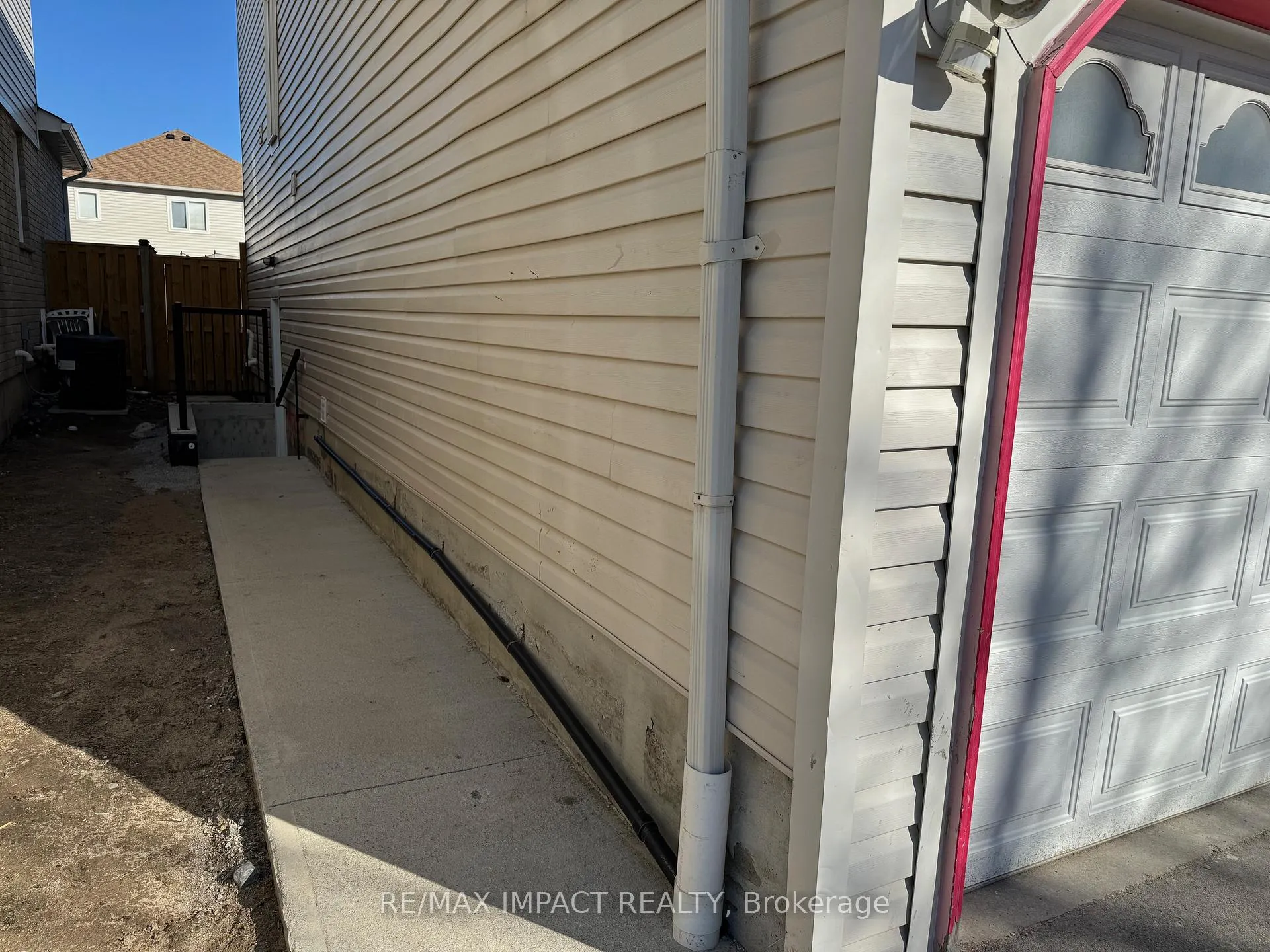 Photo 2 of 83 Sandford Drive, Whitby, Rolling Acres — HOMEH