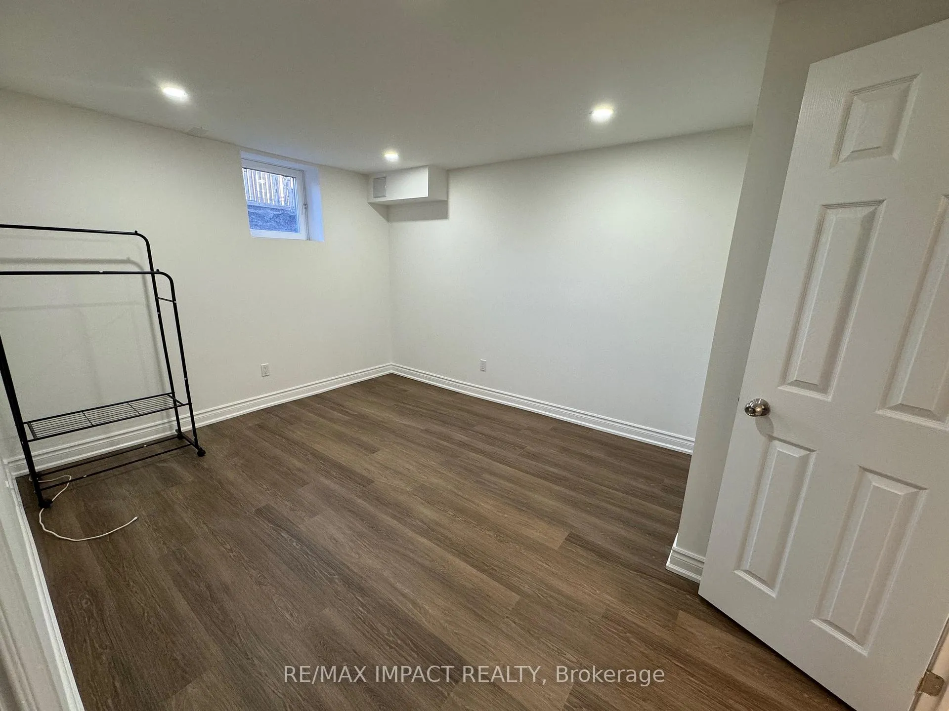 Photo 8 of 83 Sandford Drive, Whitby, Rolling Acres — HOMEH