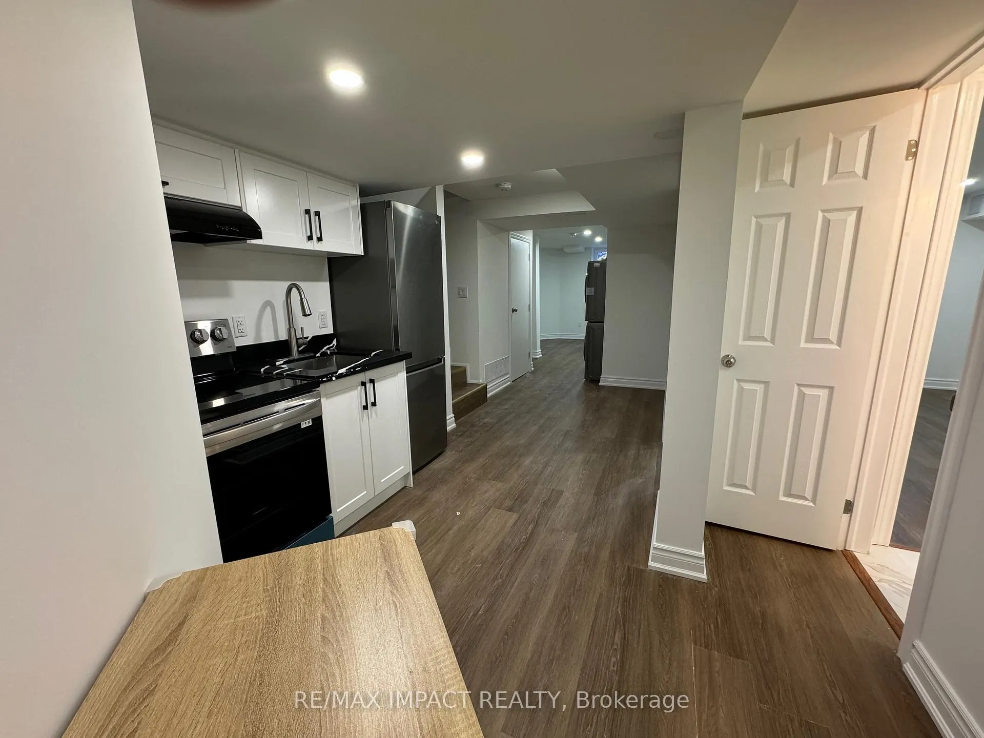 Photo 9 of 83 Sandford Drive, Whitby, Rolling Acres — HOMEH