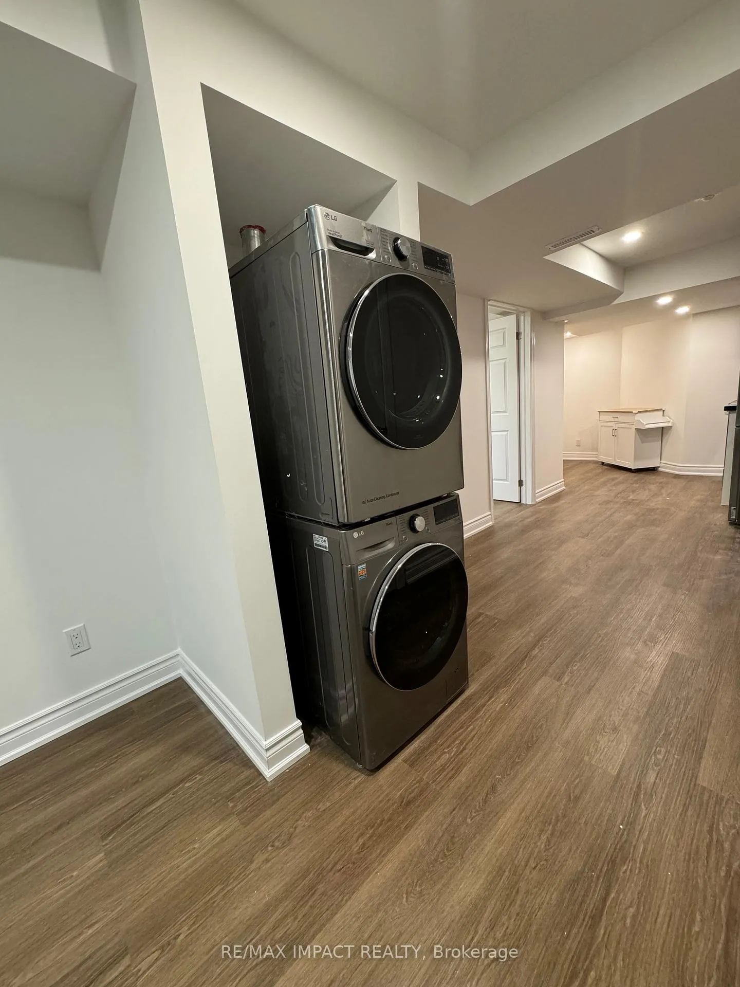 Photo 10 of 83 Sandford Drive, Whitby, Rolling Acres — HOMEH