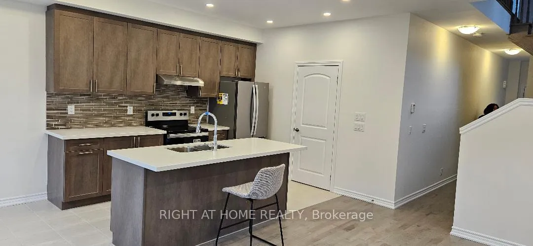 Photo 5 of 79 Freeman Willams Street, Markham, Markham Village — HOMEH