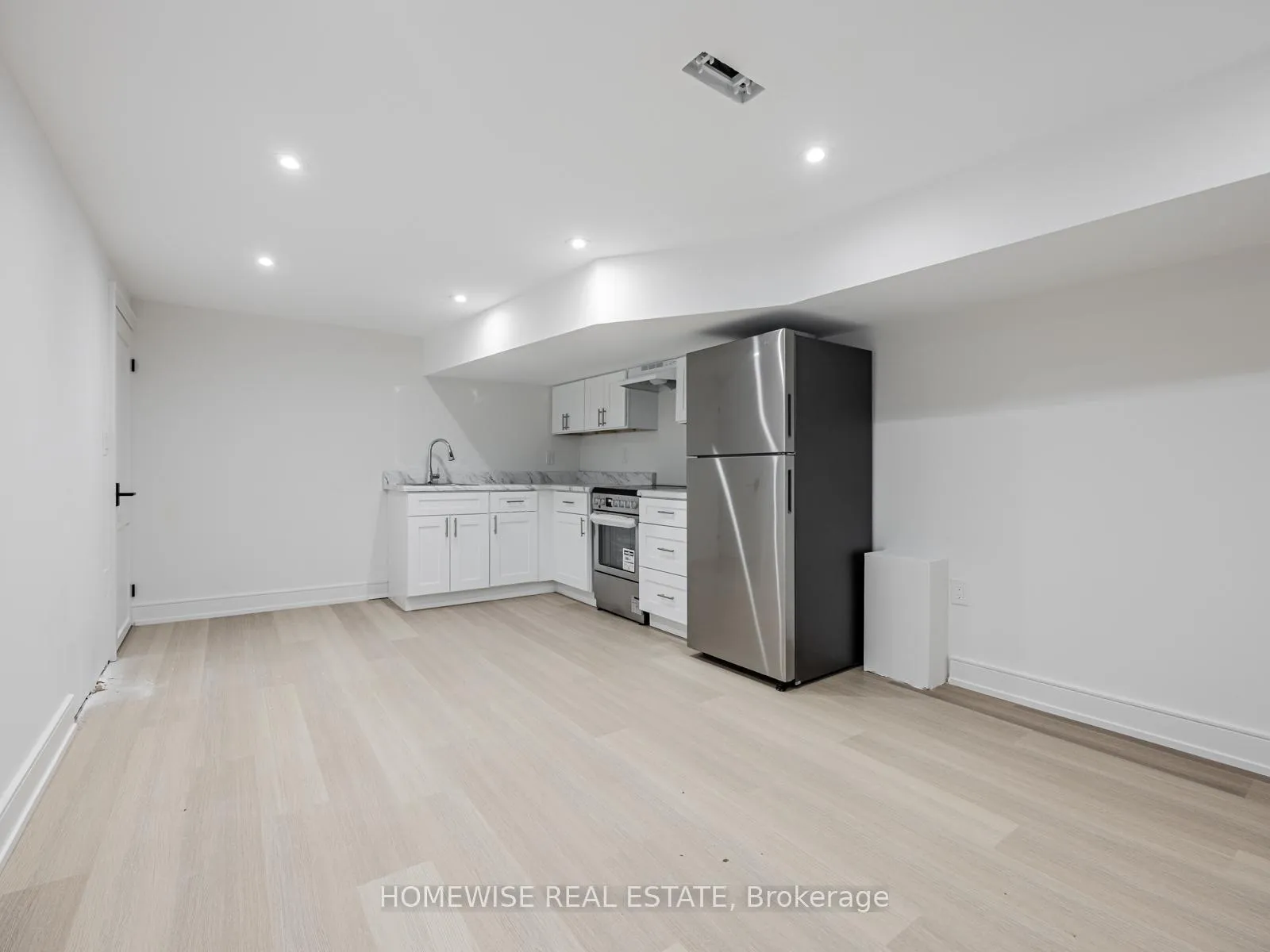 Photo 3 of Unit Lower, 21 Raeburn Avenue, North York, Lansing-Westgate — HOMEH