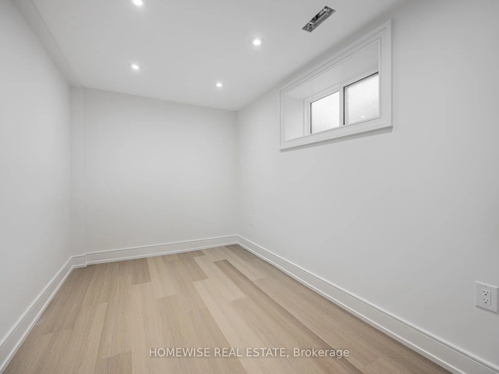 Photo 5 of Unit Lower, 21 Raeburn Avenue, North York, Lansing-Westgate — HOMEH