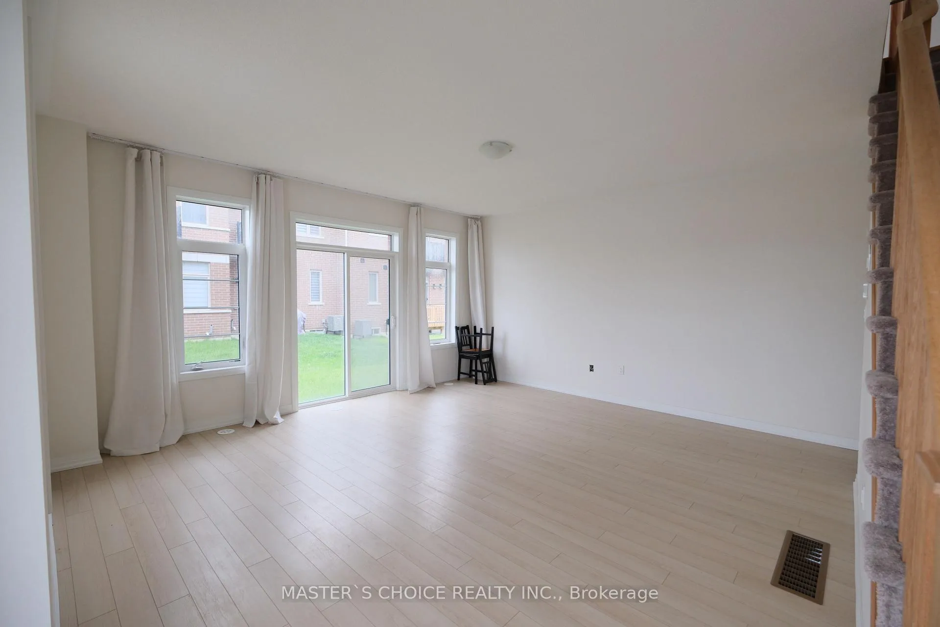 Photo 2 of 45 Sissons Way, Markham, Cedar Grove — HOMEH