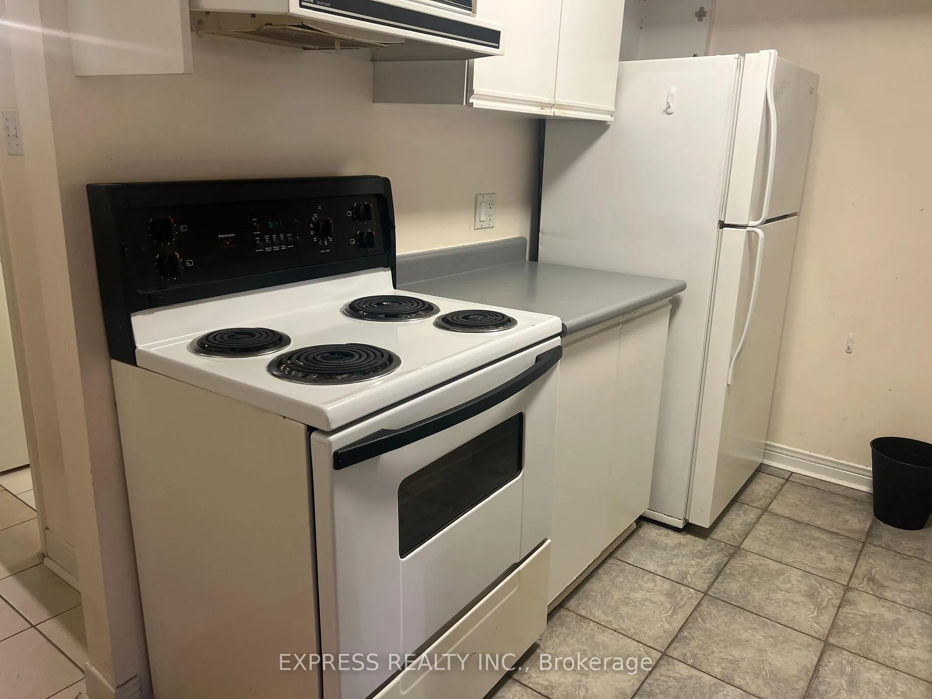 Photo 3 of Unit Lower, 99 Brunswick Avenue, Toronto, University — HOMEH