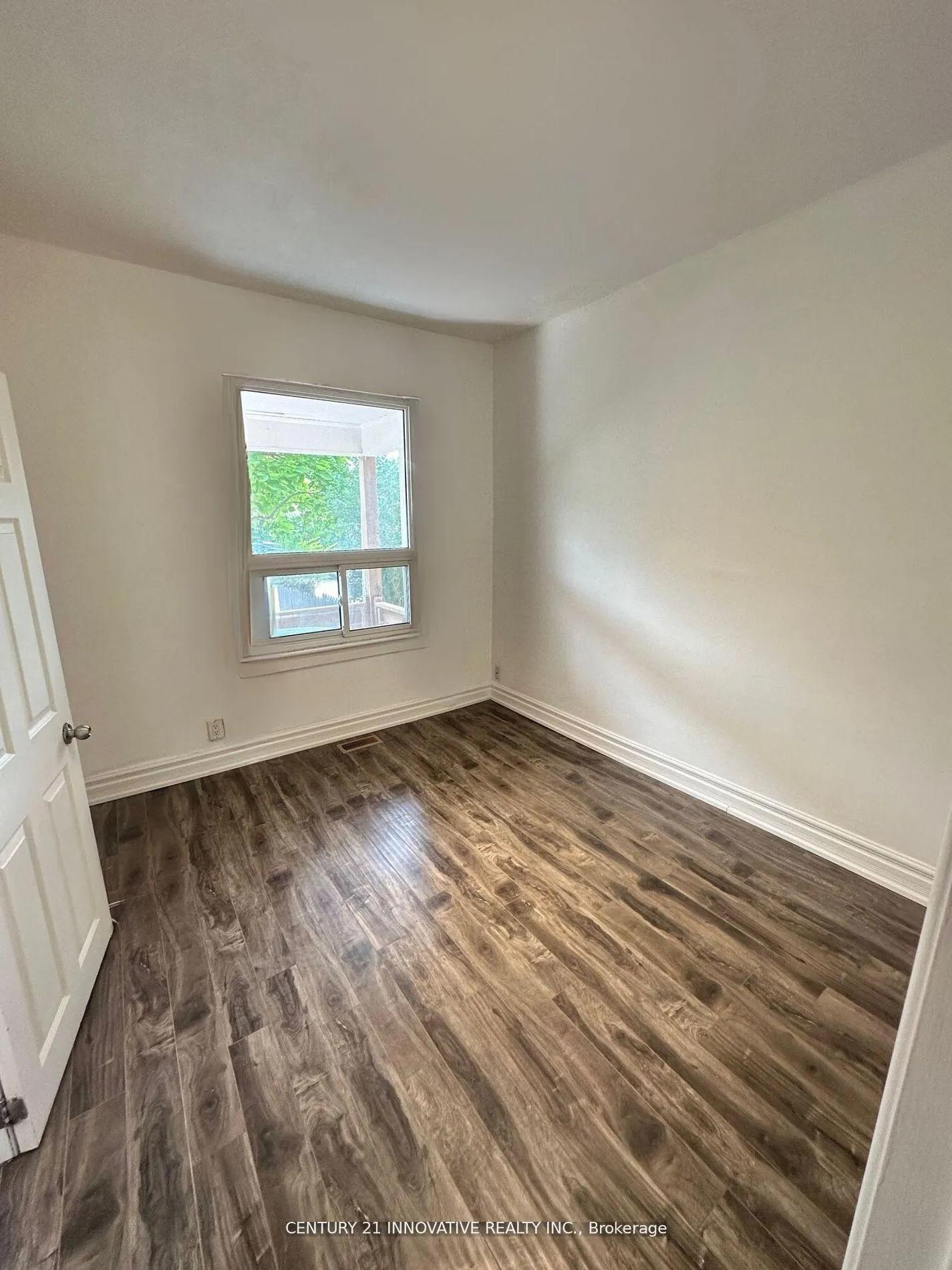 Photo 5 of 29 Eldon Avenue, Toronto, Crescent Town — HOMEH