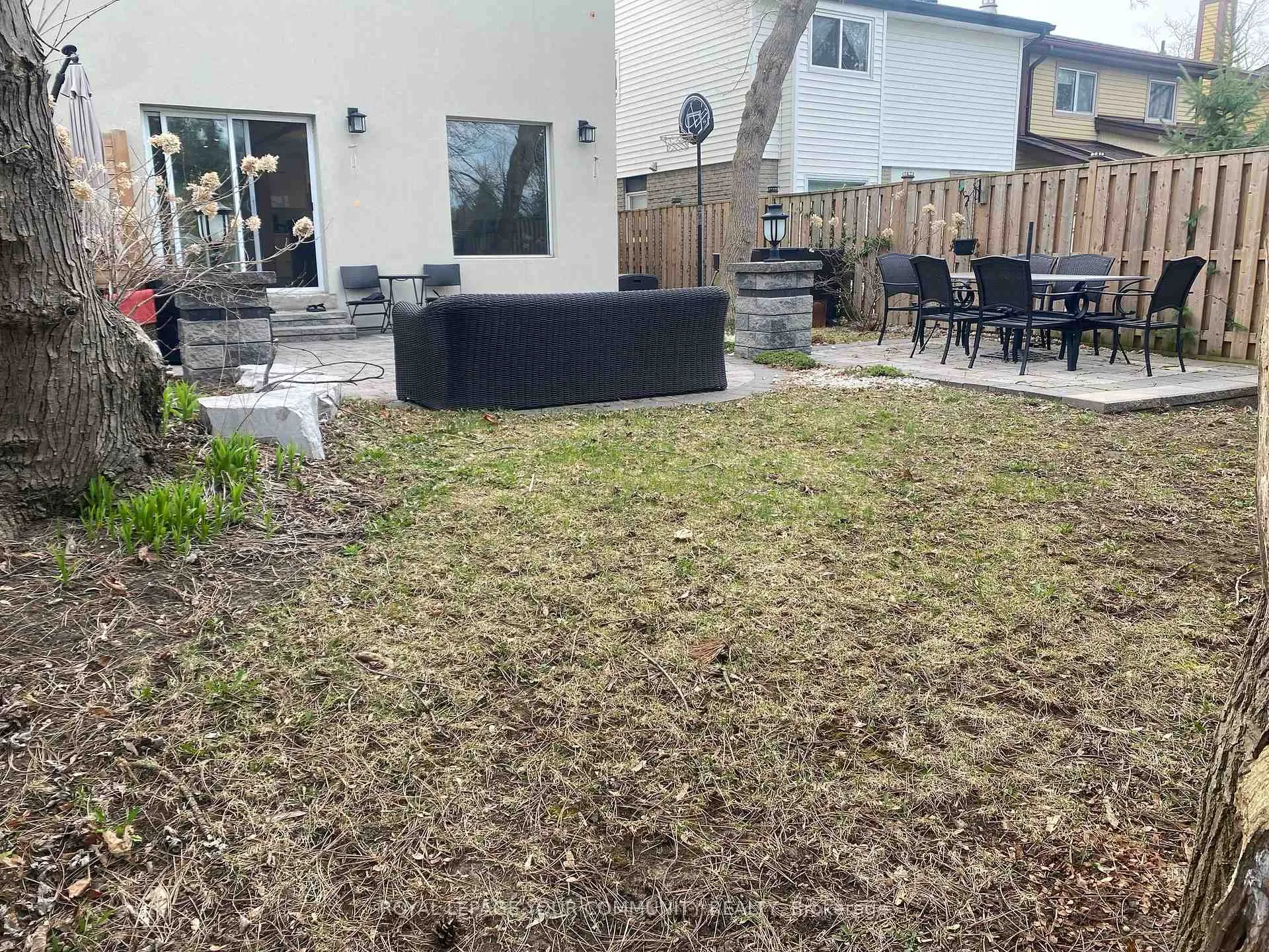 Photo 13 of 8 Kings College Road, Markham, Thornhill — HOMEH