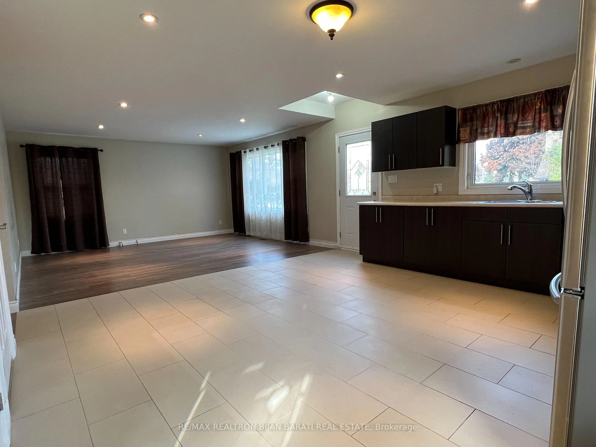 Photo 3 of 1200 Green Street, Whitby, Downtown Whitby — HOMEH
