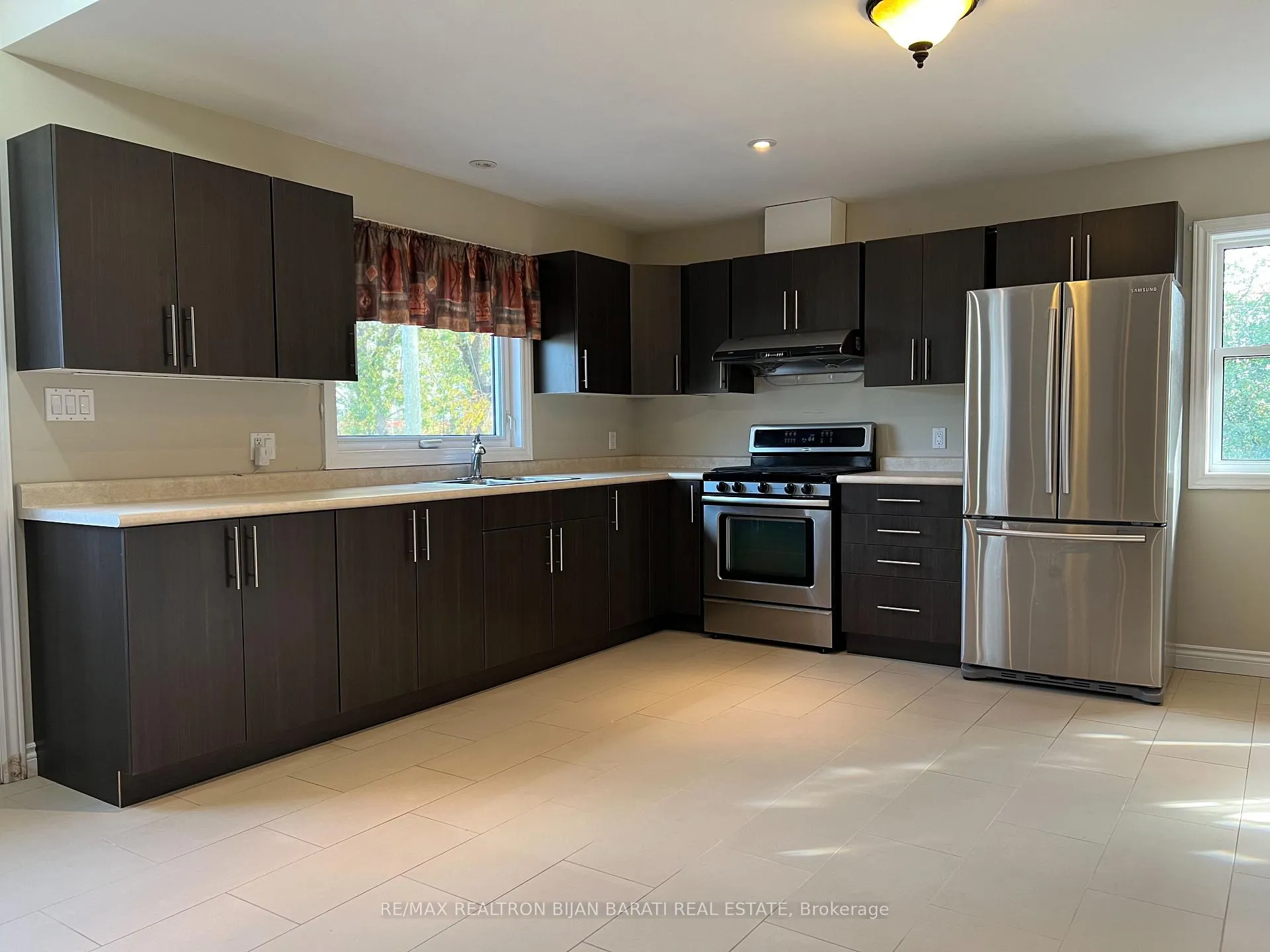 Photo 6 of 1200 Green Street, Whitby, Downtown Whitby — HOMEH
