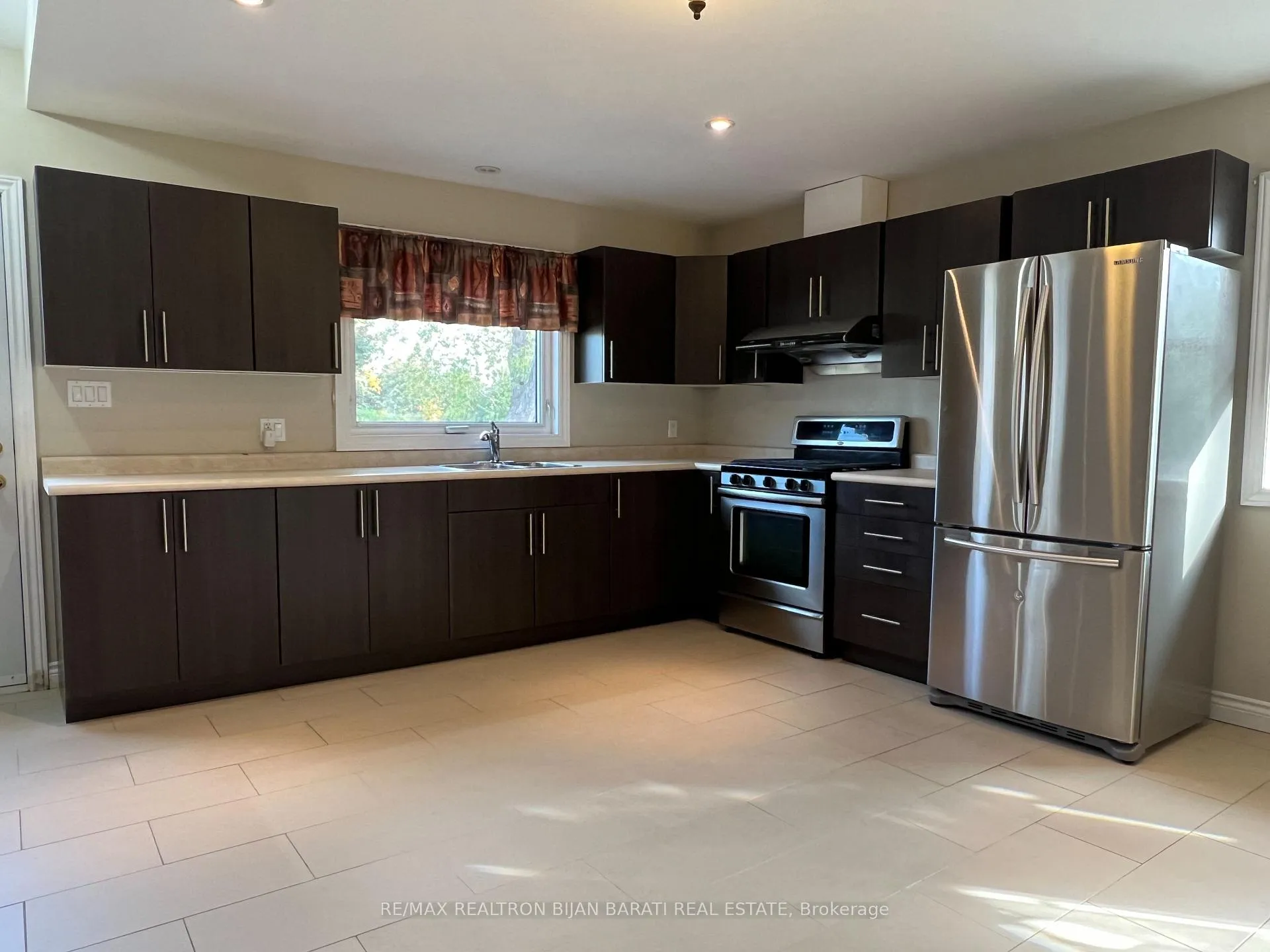 Photo 8 of 1200 Green Street, Whitby, Downtown Whitby — HOMEH