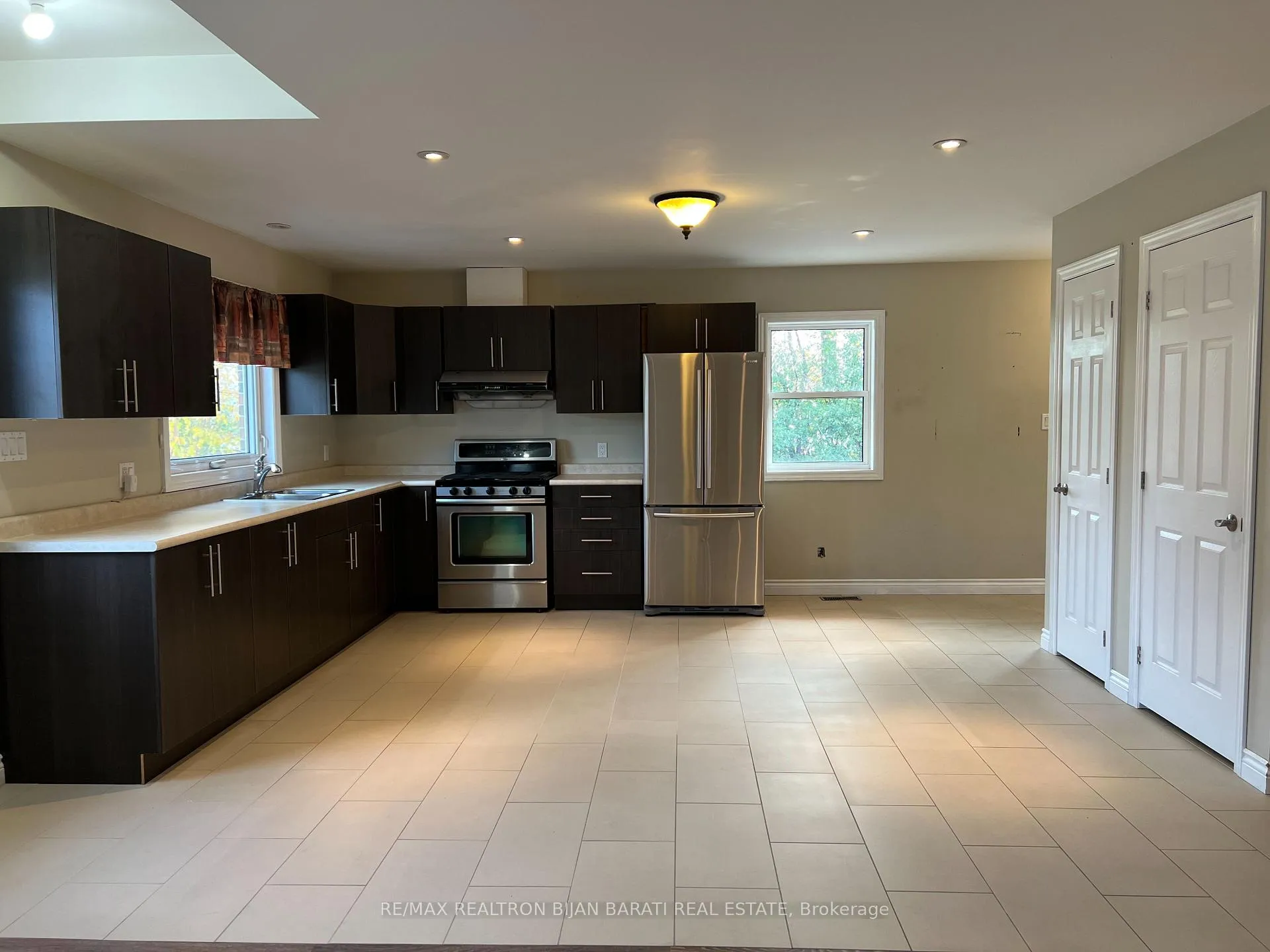 Photo 11 of 1200 Green Street, Whitby, Downtown Whitby — HOMEH