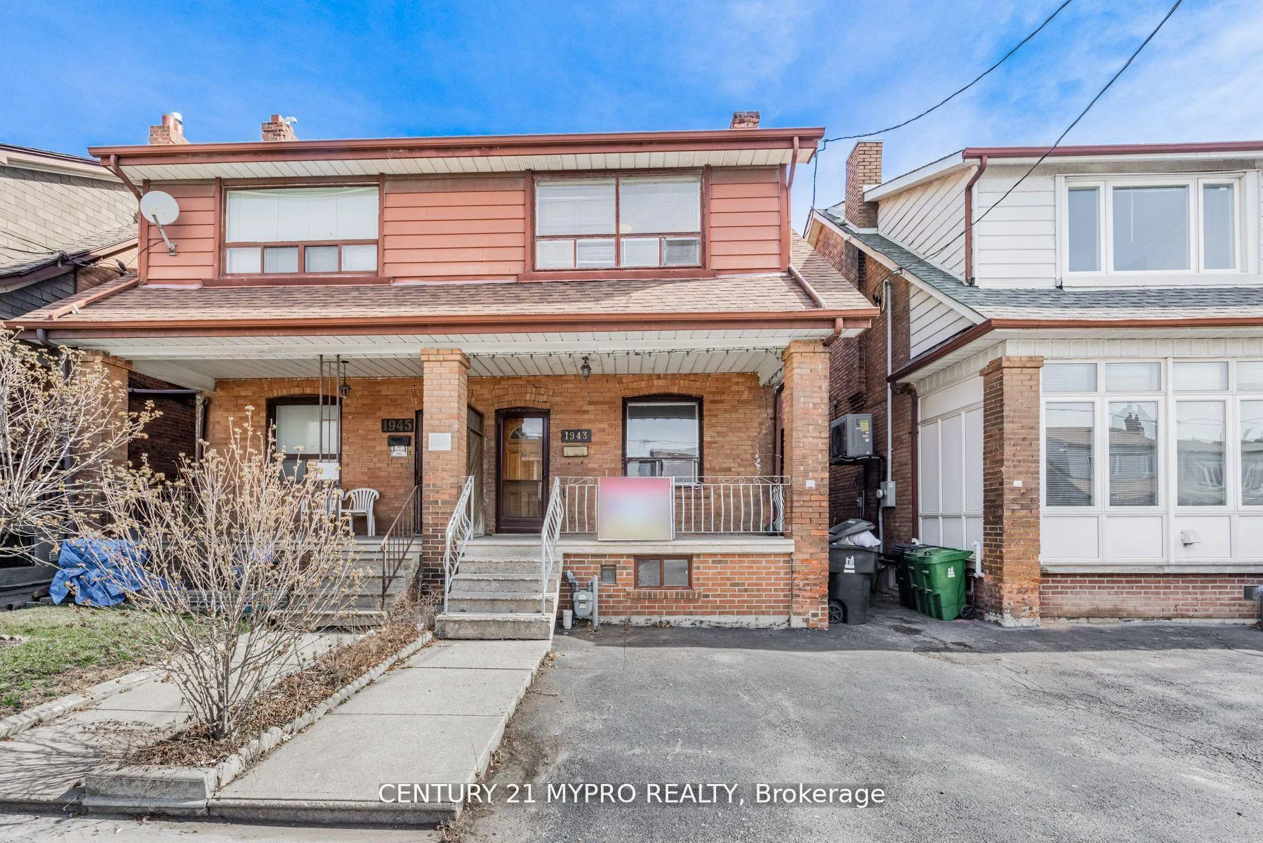 Front of 1943 Dufferin Street