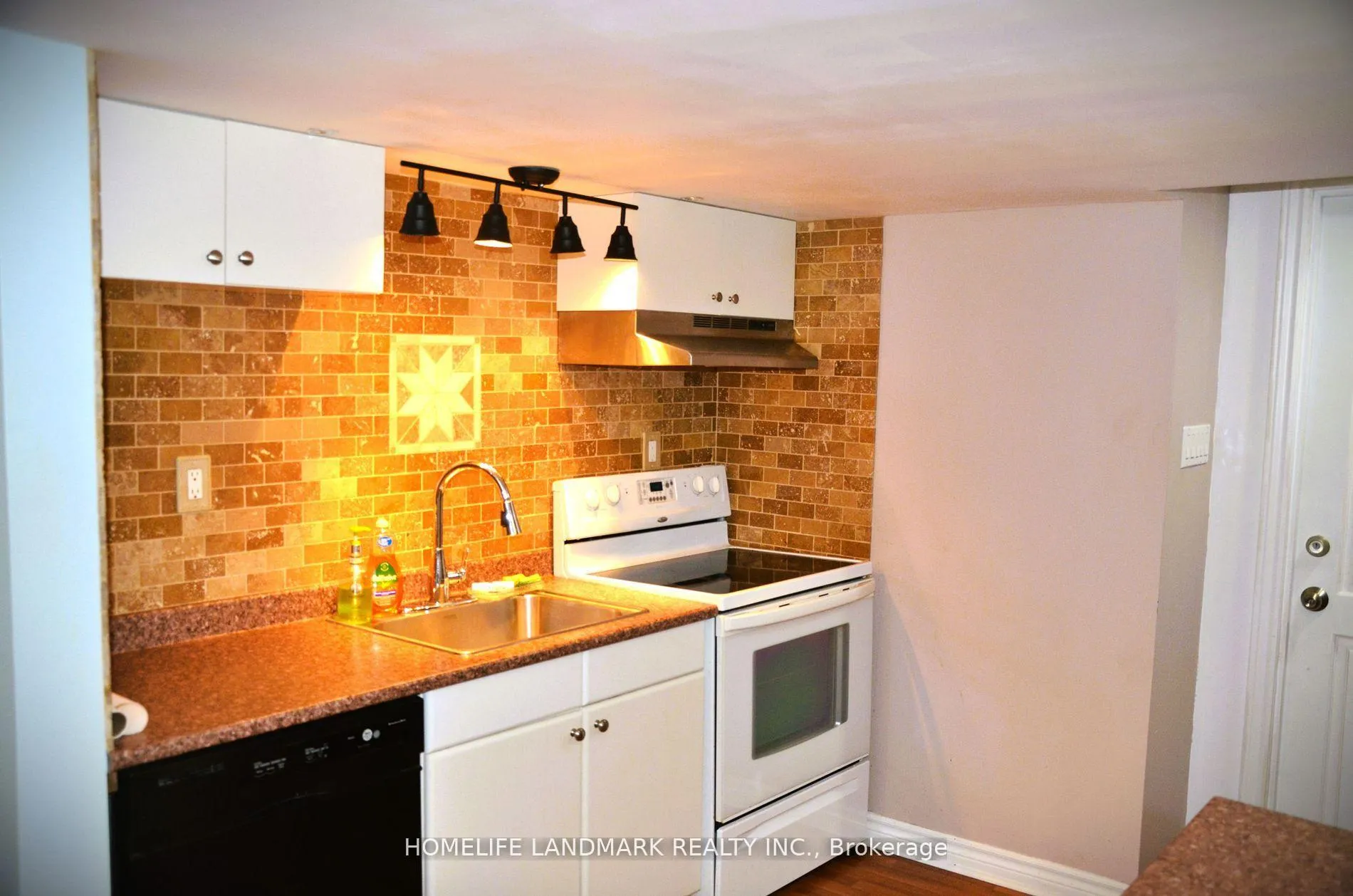 Photo 1 of 31 Leamdeadow Road, Vaughan, Vellore Village — HOMEH