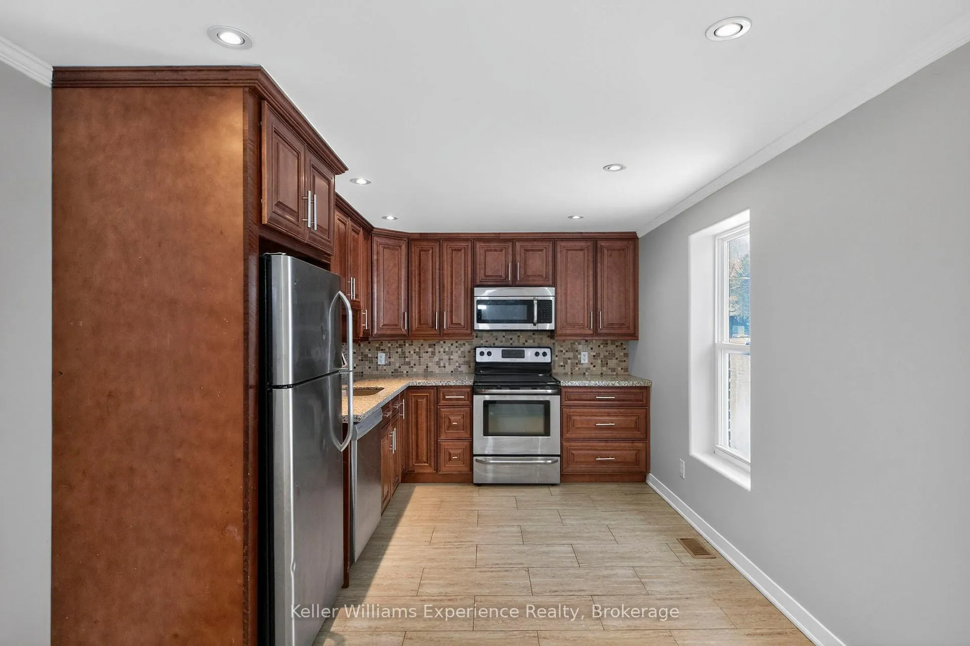 Photo 10 of Unit 1, 295 Bay Street, Midland — HOMEH