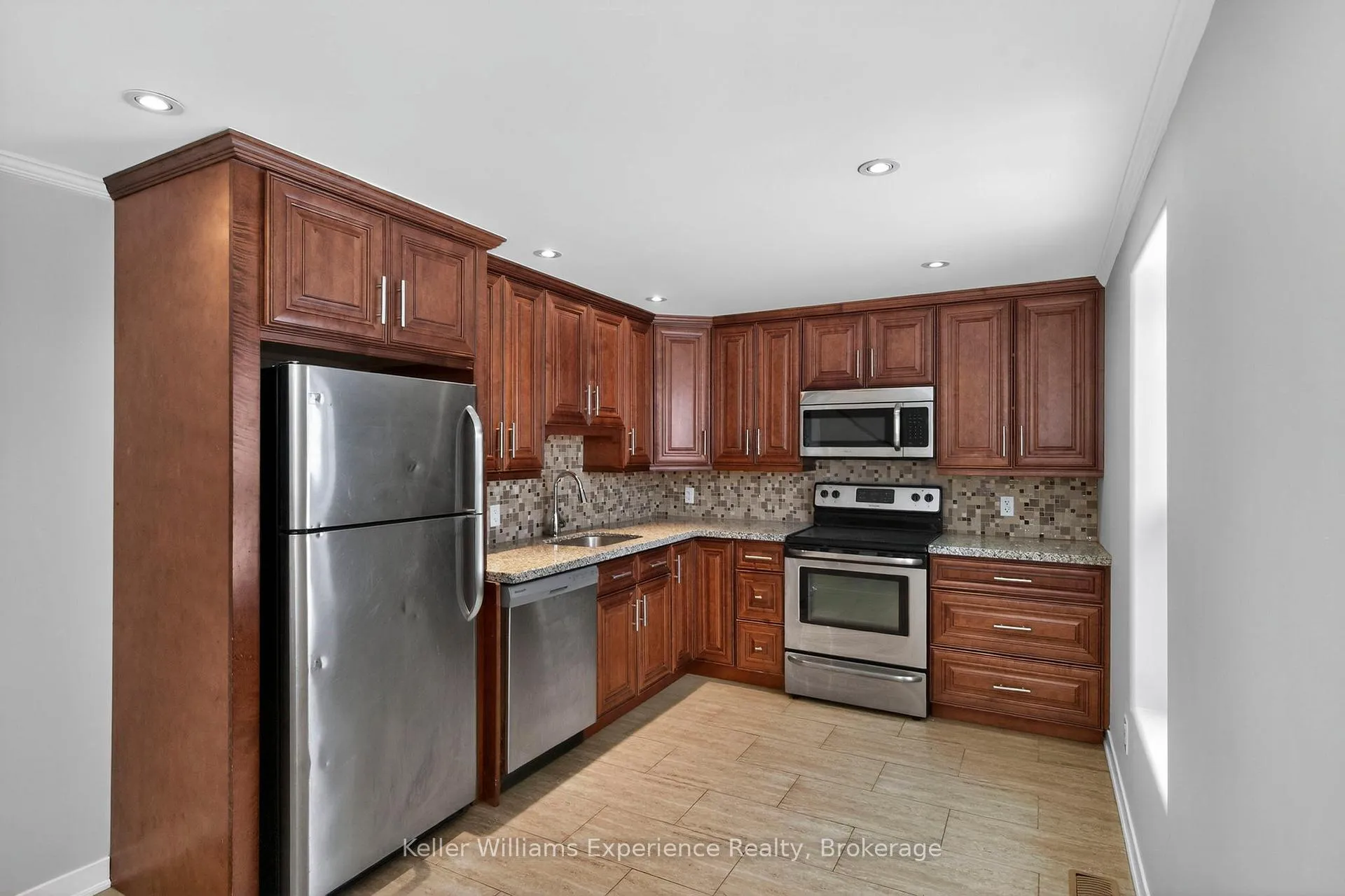 Photo 11 of Unit 1, 295 Bay Street, Midland — HOMEH