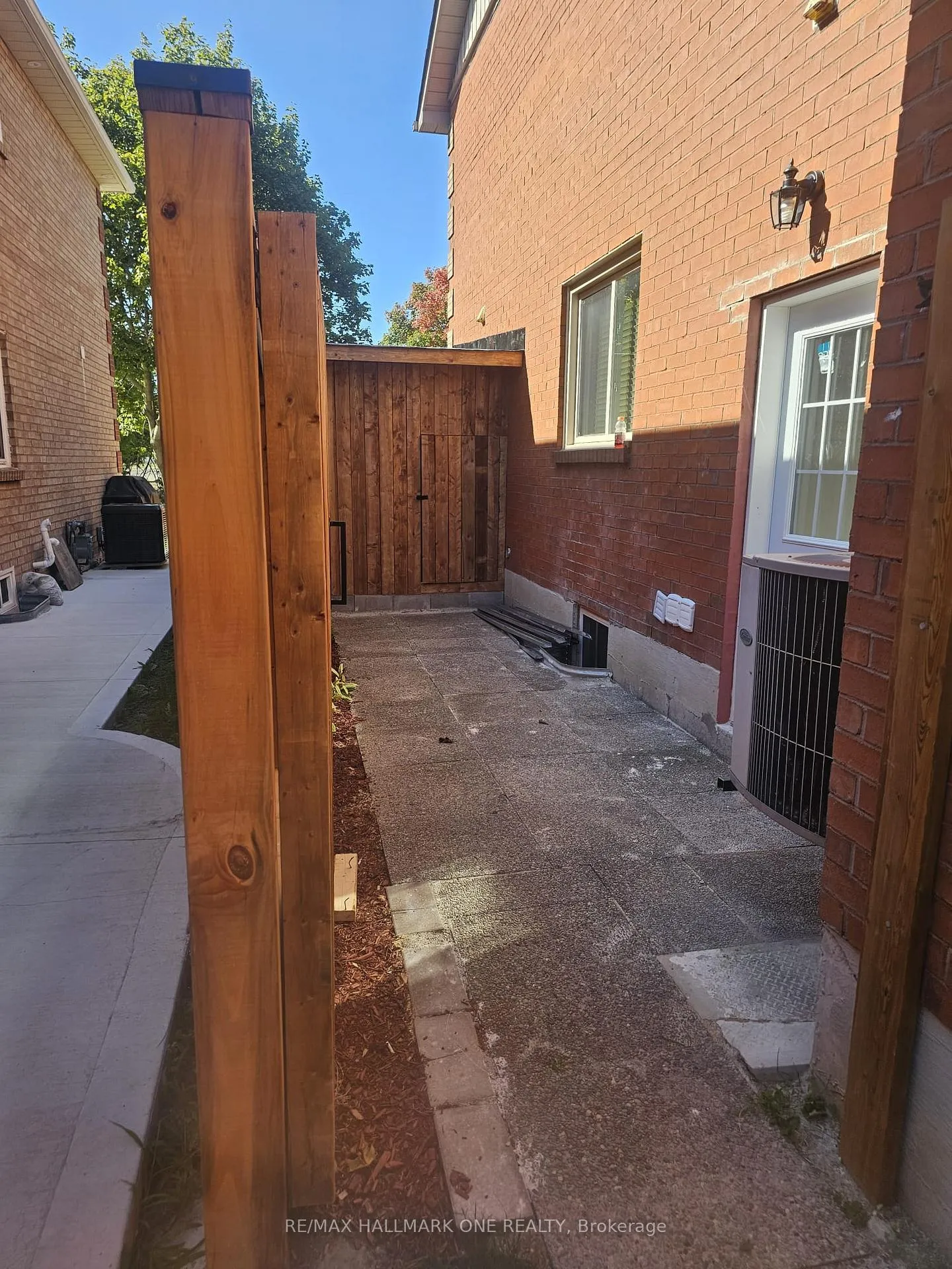 Photo 2 of Unit Lower, 1 Makin Court, Ajax, Central — HOMEH
