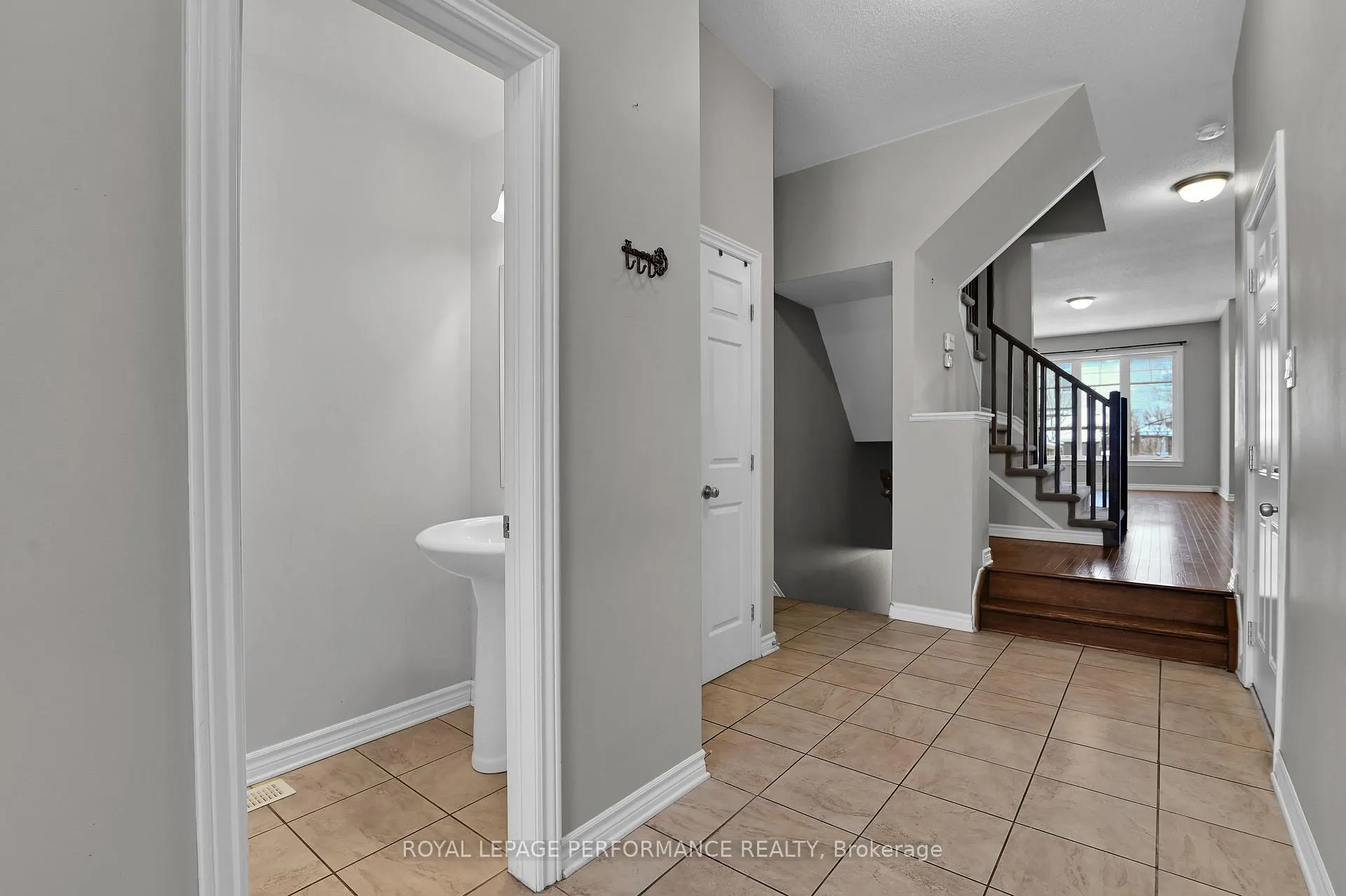 Photo 5 of 114 Mojave Crescent, Ottawa, Stittsville (North) — HOMEH