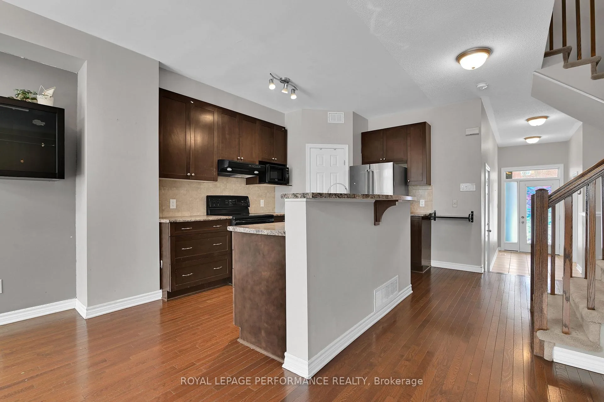 Photo 7 of 114 Mojave Crescent, Ottawa, Stittsville (North) — HOMEH
