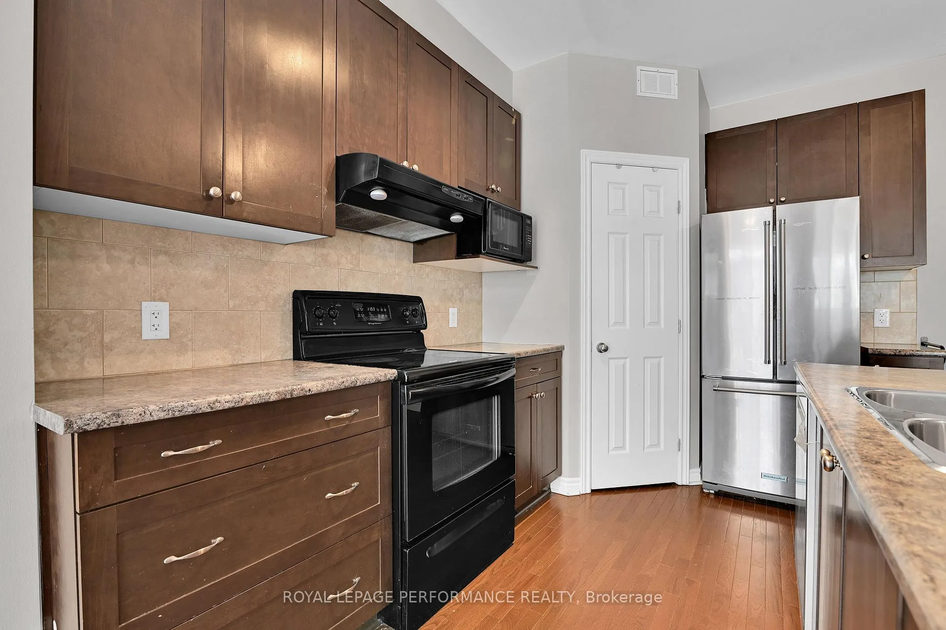Photo 8 of 114 Mojave Crescent, Ottawa, Stittsville (North) — HOMEH