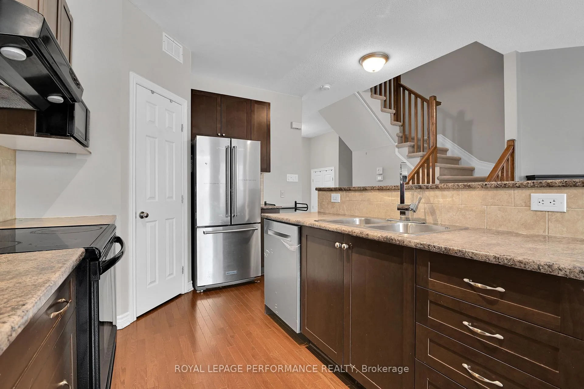 Photo 9 of 114 Mojave Crescent, Ottawa, Stittsville (North) — HOMEH