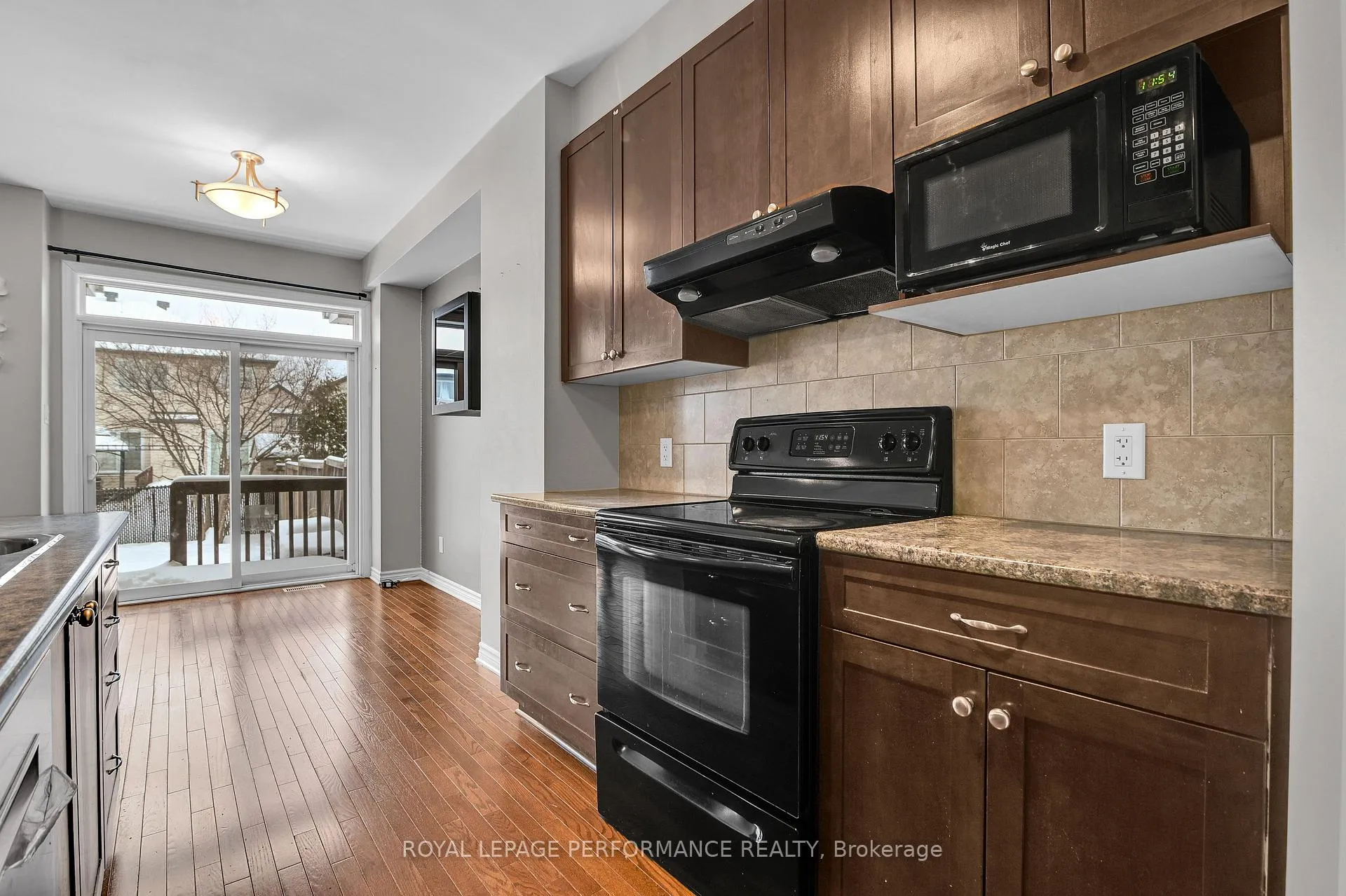 Photo 10 of 114 Mojave Crescent, Ottawa, Stittsville (North) — HOMEH