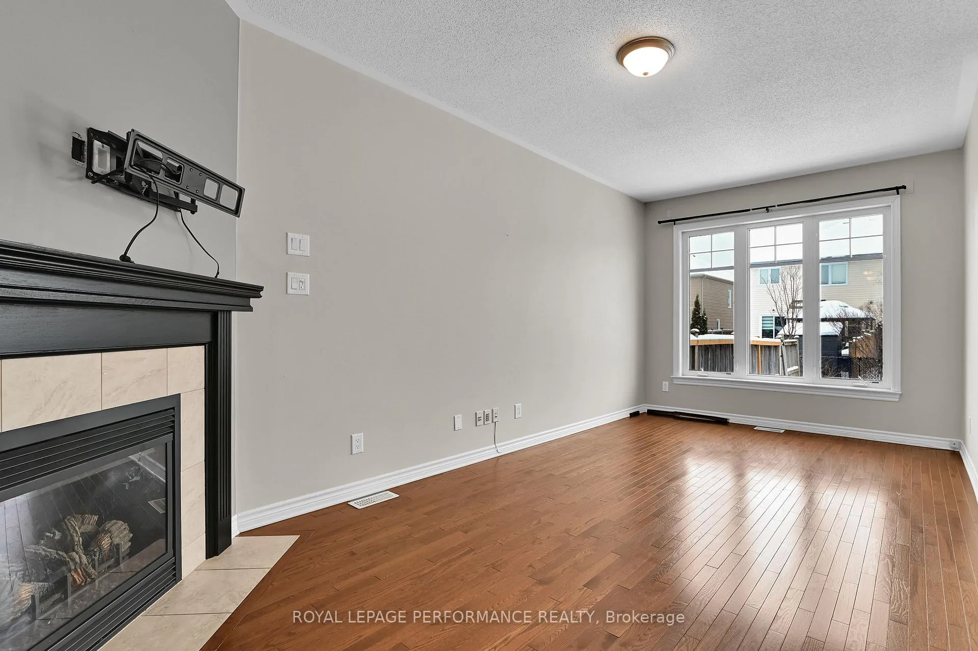 Photo 13 of 114 Mojave Crescent, Ottawa, Stittsville (North) — HOMEH