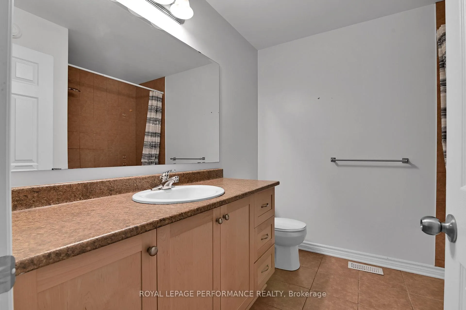 Photo 23 of 114 Mojave Crescent, Ottawa, Stittsville (North) — HOMEH