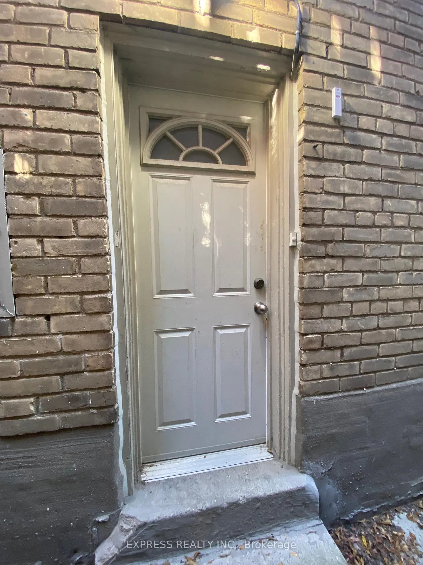 Photo 3 of Unit Lower, 1328 Avenue Road, Toronto, Lawrence Park South — HOMEH