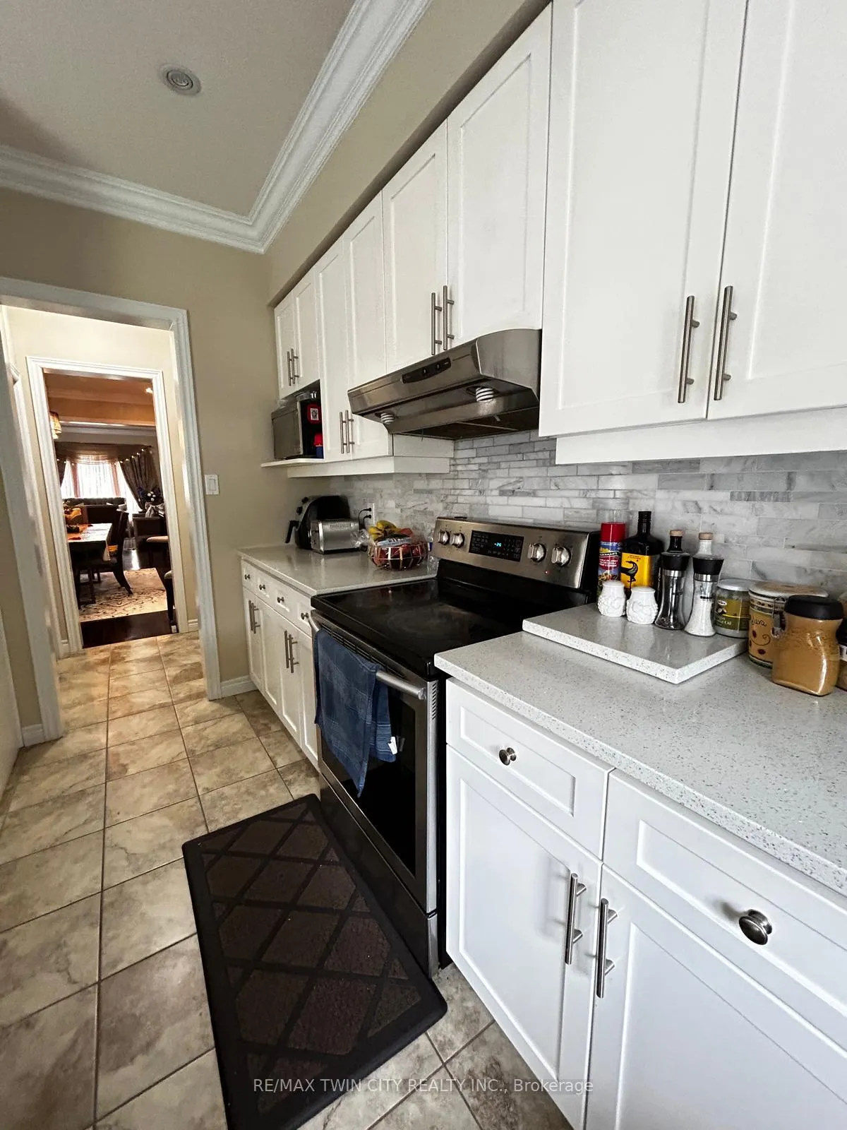 Photo 10 of 722 Sundew Drive, Waterloo — HOMEH
