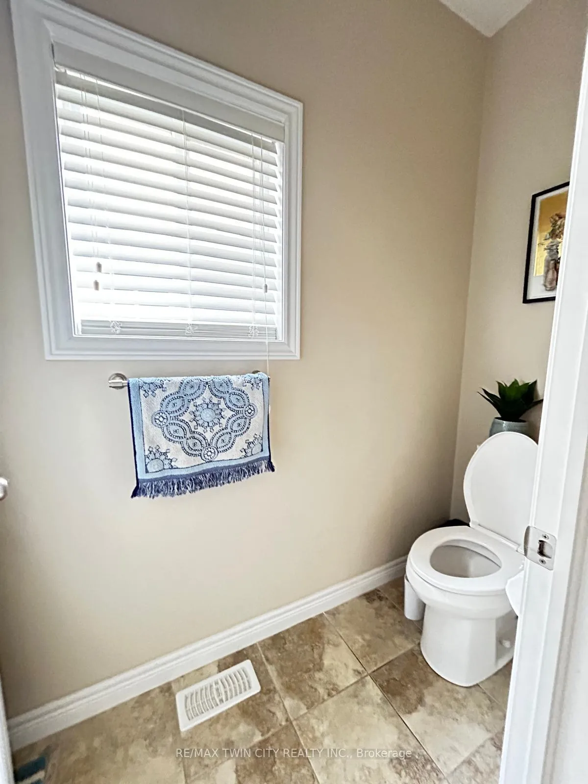 Photo 11 of 722 Sundew Drive, Waterloo — HOMEH