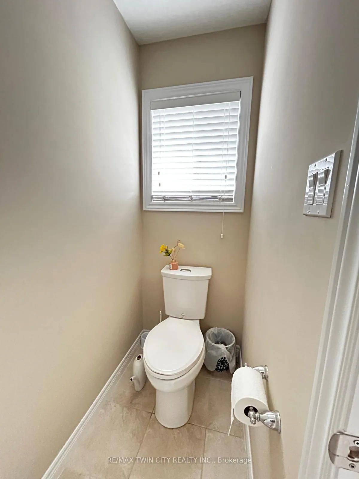 Photo 15 of 722 Sundew Drive, Waterloo — HOMEH