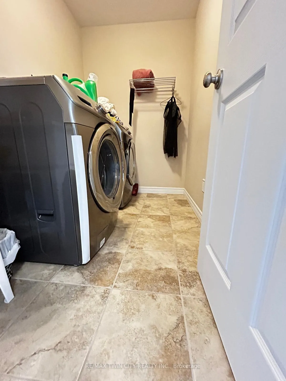 Photo 22 of 722 Sundew Drive, Waterloo — HOMEH