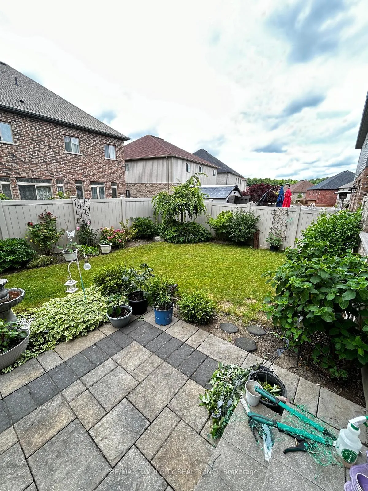 Photo 25 of 722 Sundew Drive, Waterloo — HOMEH
