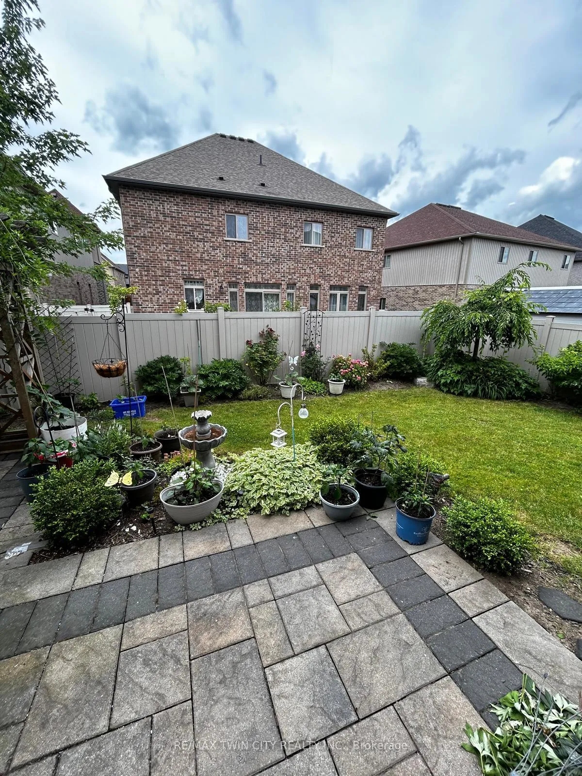 Photo 27 of 722 Sundew Drive, Waterloo — HOMEH