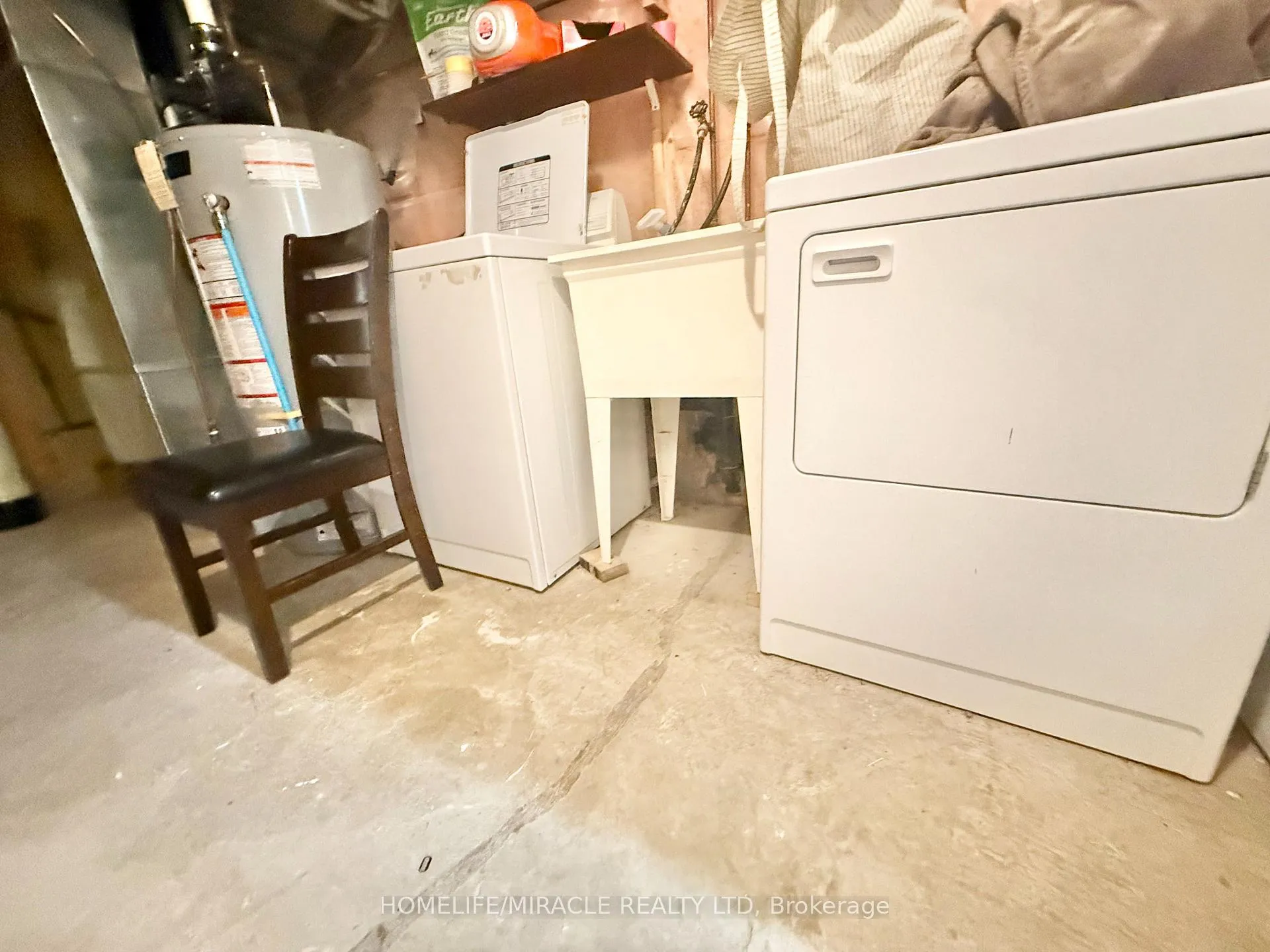 Photo 4 of Unit B, 668A Butternut Avenue, Waterloo — HOMEH