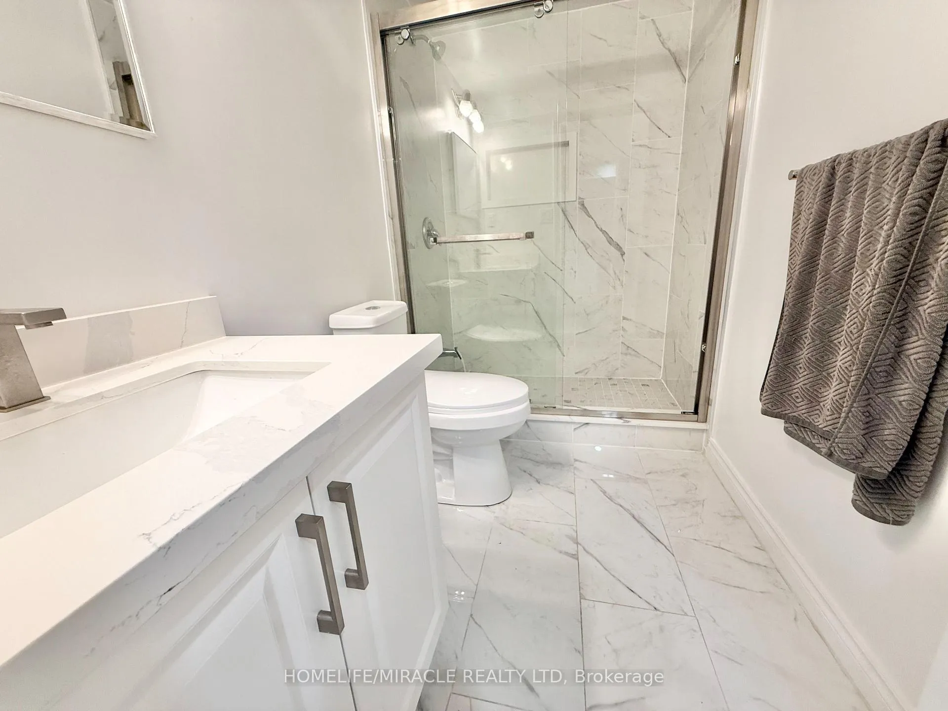 Photo 5 of Unit B, 668A Butternut Avenue, Waterloo — HOMEH