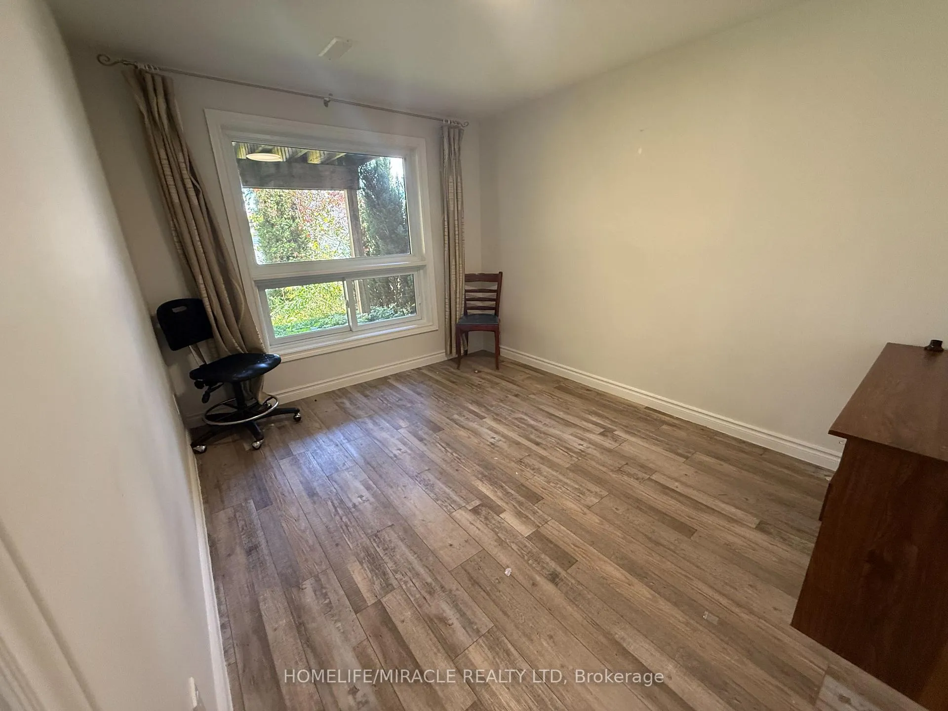 Photo 8 of Unit B, 668A Butternut Avenue, Waterloo — HOMEH