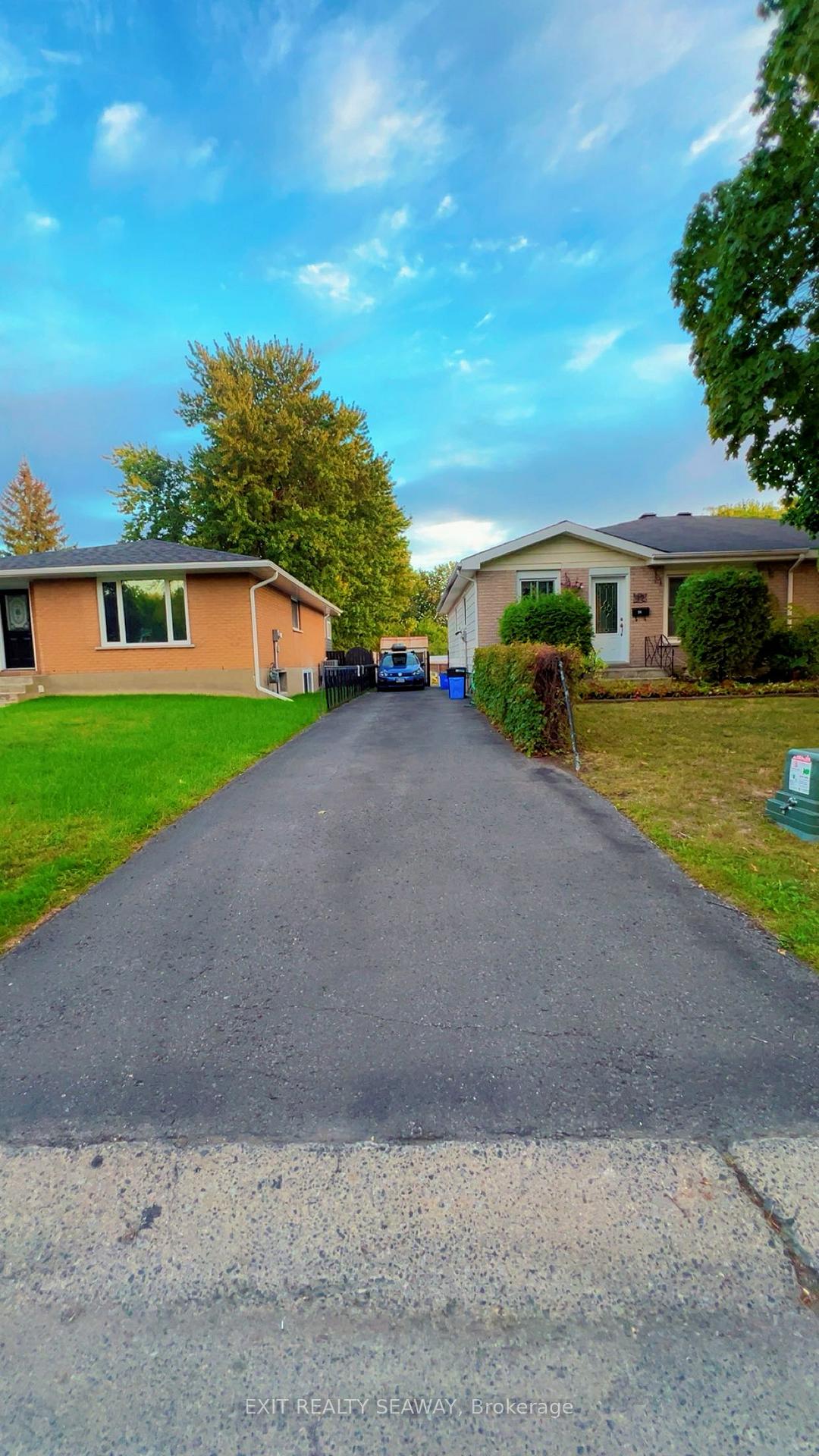 Photo 2 of 42 Valecrest Drive, Cornwall — HOMEH