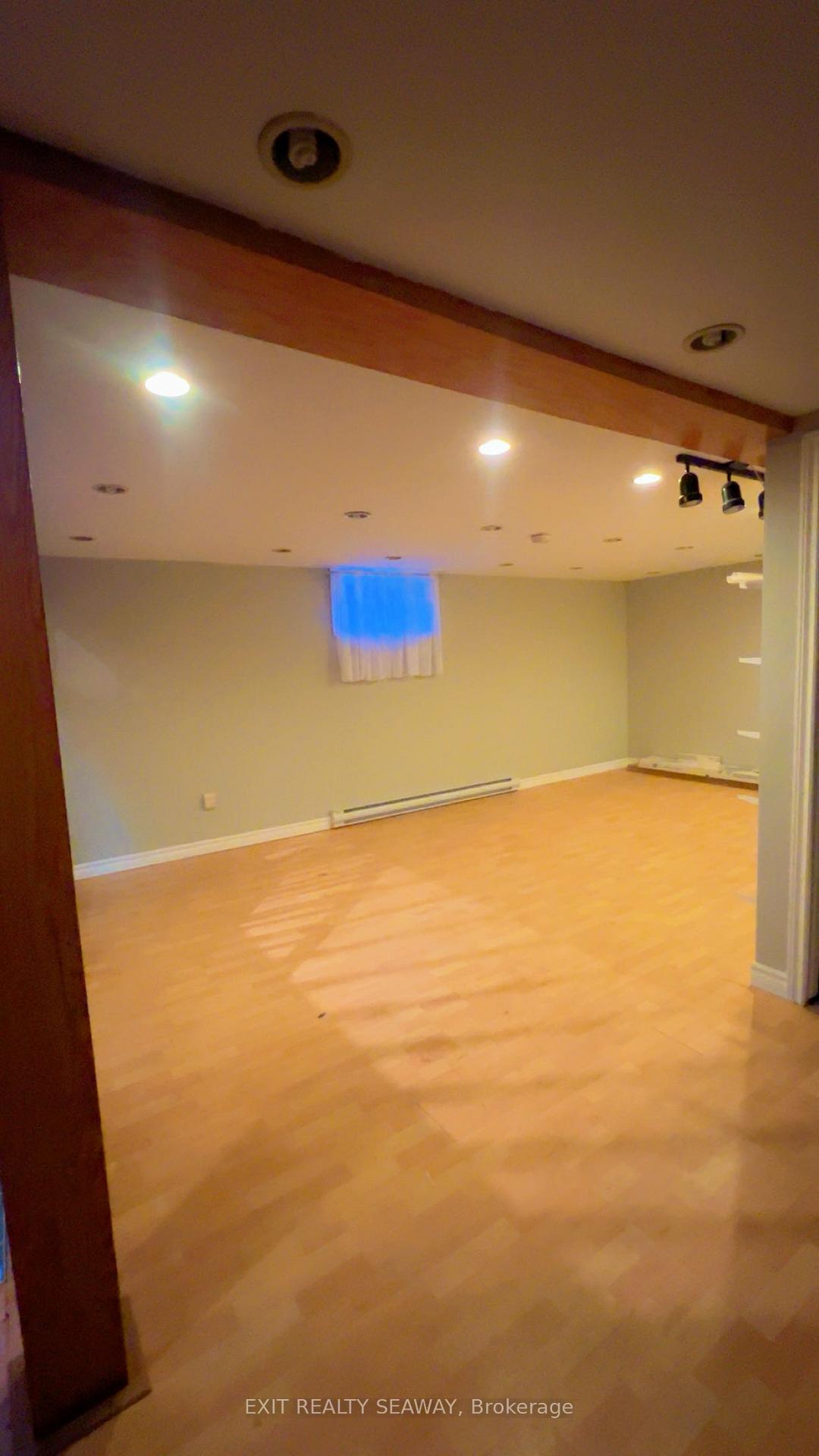 Photo 3 of 42 Valecrest Drive, Cornwall — HOMEH