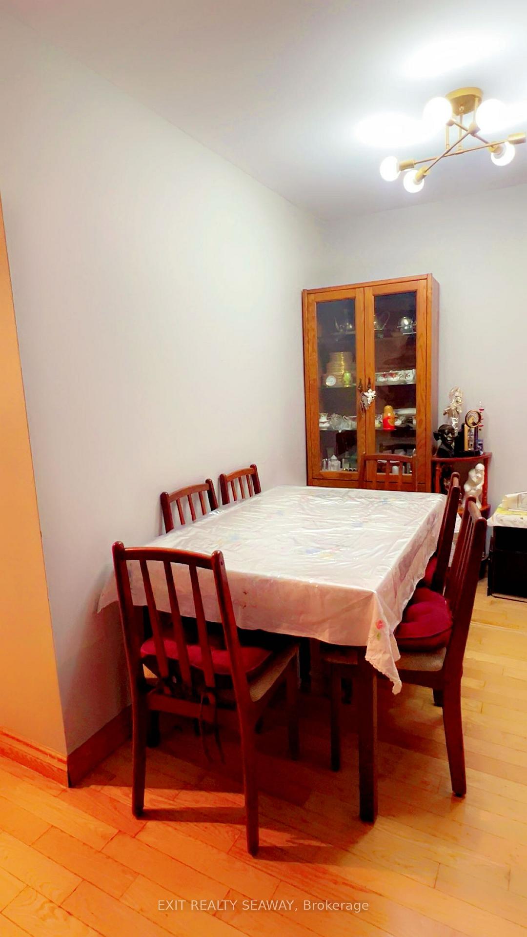 Photo 5 of 42 Valecrest Drive, Cornwall — HOMEH