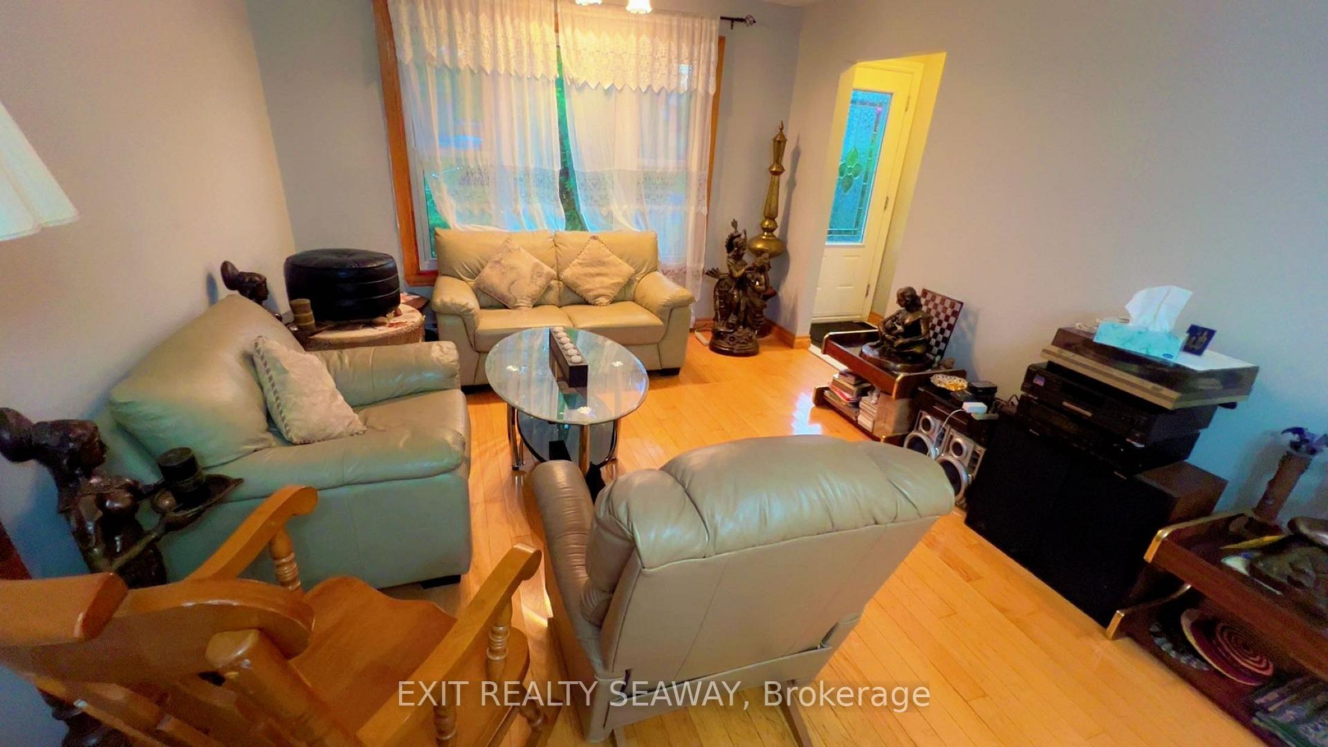 Photo 9 of 42 Valecrest Drive, Cornwall — HOMEH