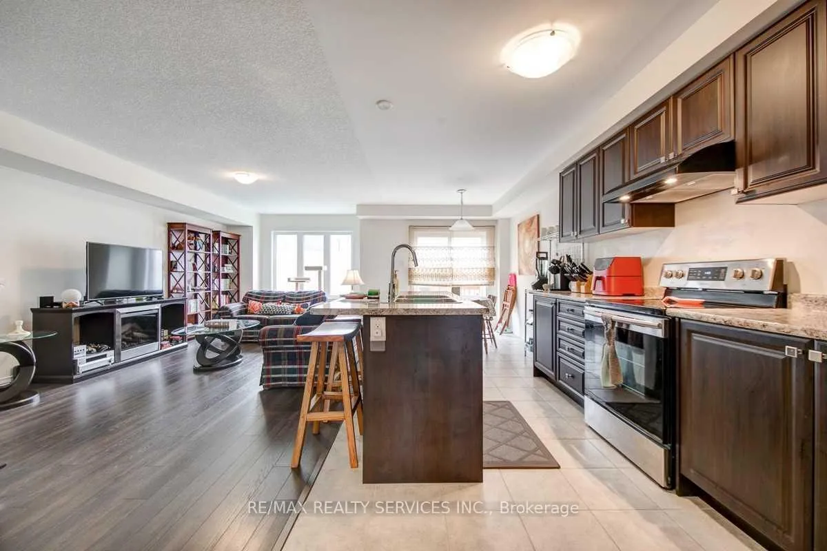 Photo 4 of 7722 Redbud Lane, Niagara Falls, Brown — HOMEH