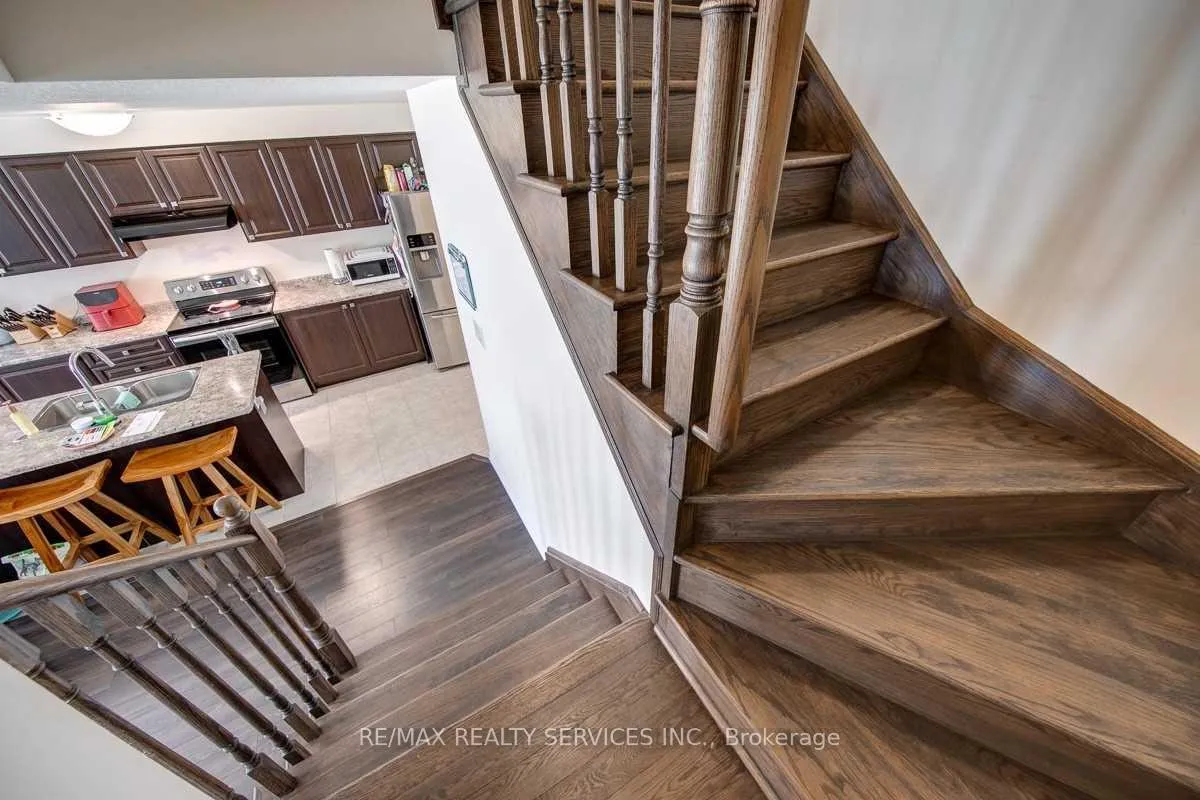 Photo 9 of 7722 Redbud Lane, Niagara Falls, Brown — HOMEH