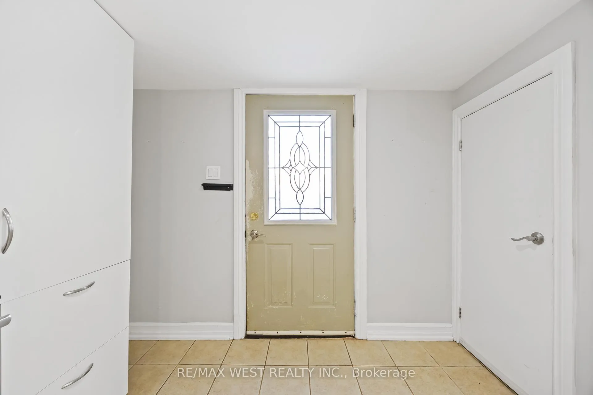 Photo 2 of Unit Lower Level, 2440 King Road, King, King City — HOMEH