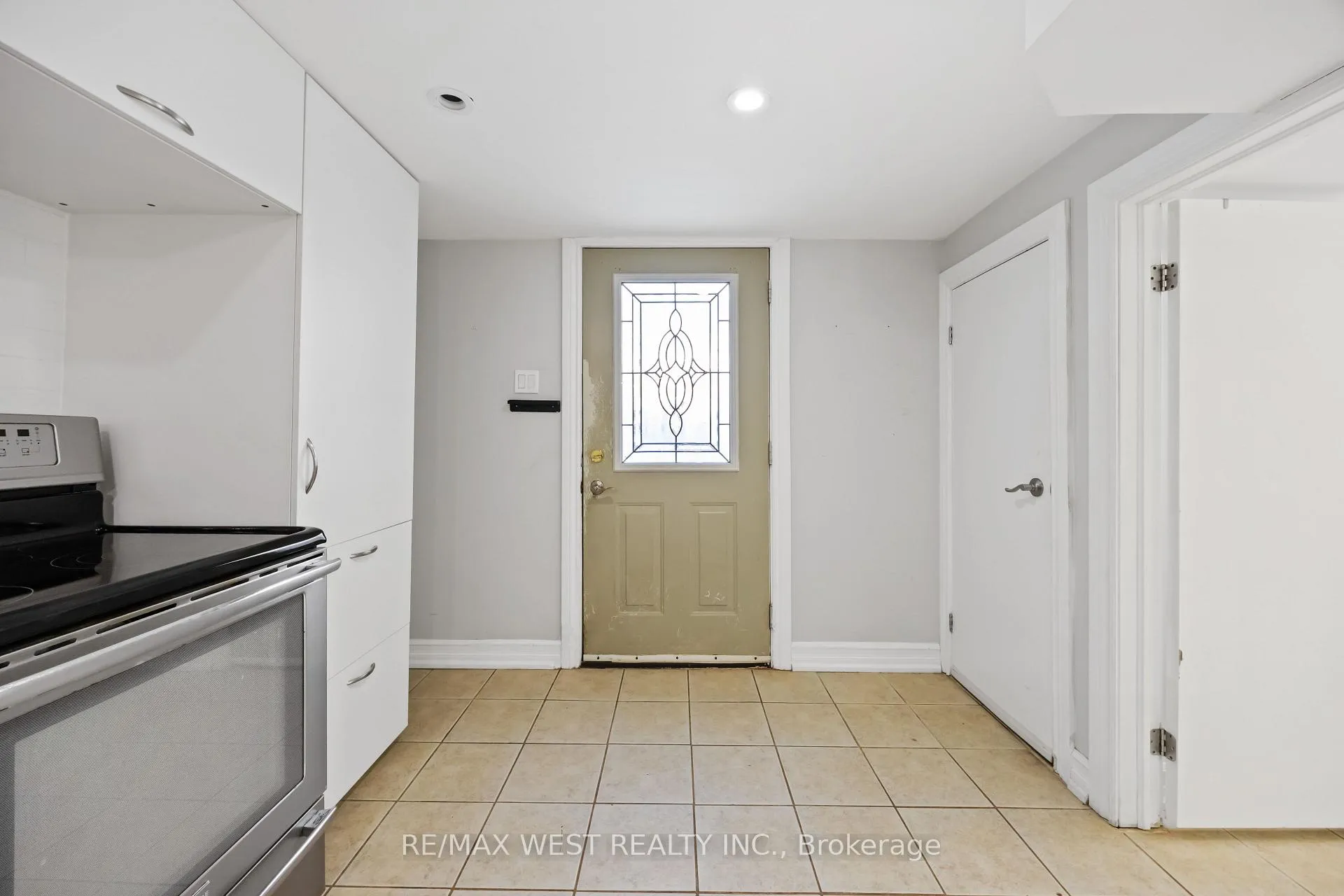Photo 3 of Unit Lower Level, 2440 King Road, King, King City — HOMEH